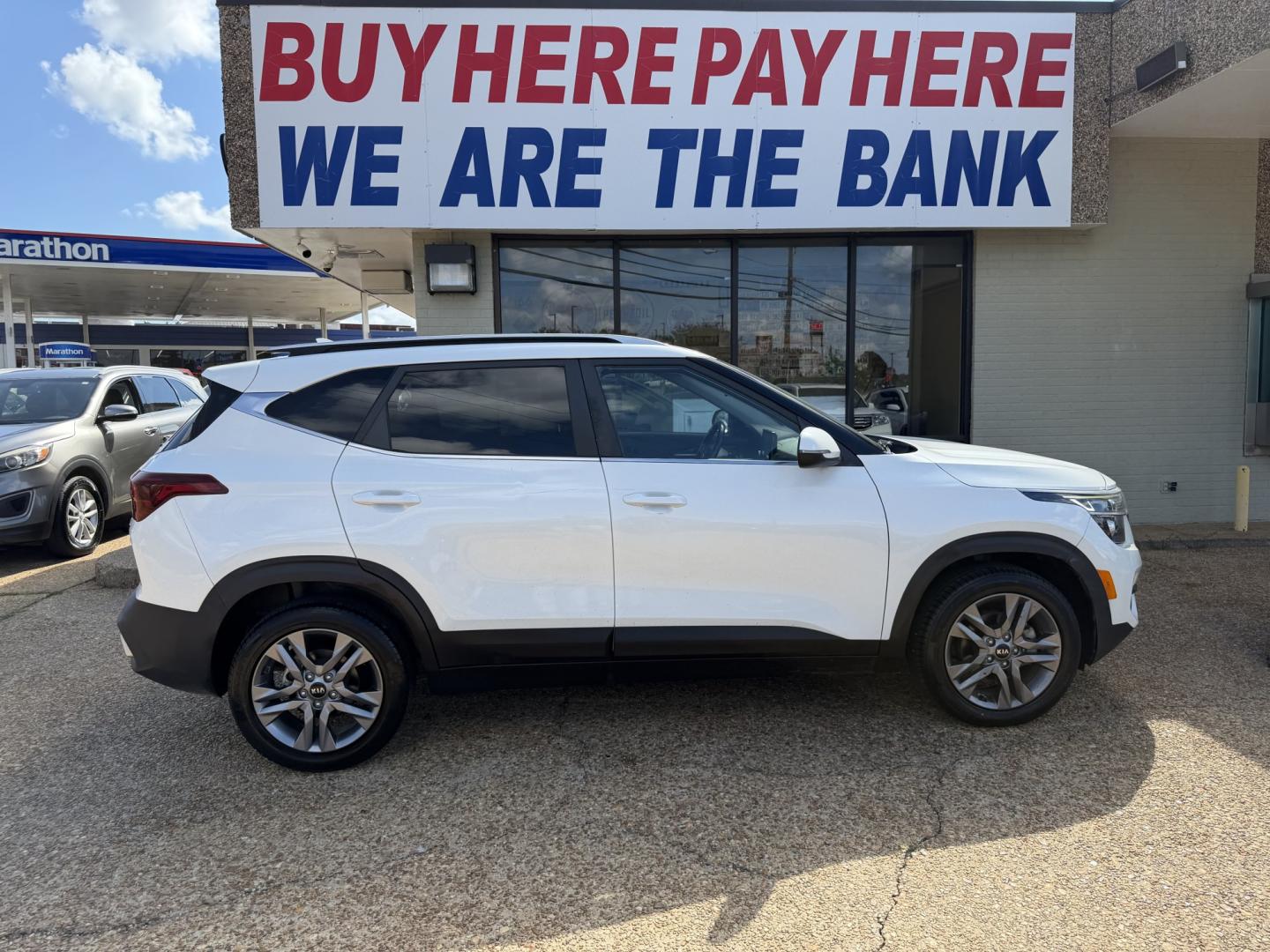 2021 WHITE KIA SELTOS S (KNDEU2AA6M7) , located at 922 W. Beacon St., Philadelphia, MS, 39350, (601) 650-3675, 32.770447, -89.127151- Photo#6