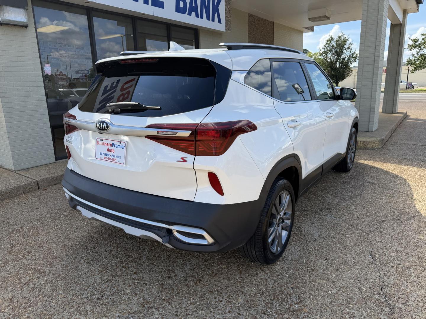 2021 WHITE KIA SELTOS S (KNDEU2AA6M7) , located at 922 W. Beacon St., Philadelphia, MS, 39350, (601) 650-3675, 32.770447, -89.127151- Photo#5
