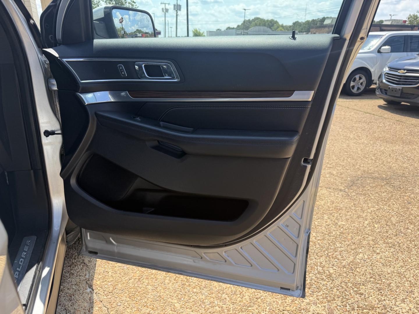 2019 SILVER FORD EXPLORER LIMITED (1FM5K7F87KG) , located at 922 W. Beacon St., Philadelphia, MS, 39350, (601) 650-3675, 32.770447, -89.127151- Photo#11