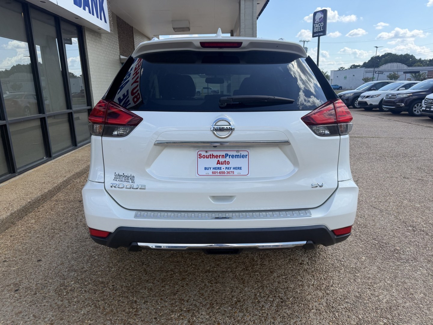 2017 WHITE NISSAN ROGUE SV (KNMAT2MT6HP) , located at 922 W. Beacon St., Philadelphia, MS, 39350, (601) 650-3675, 32.770447, -89.127151- Photo#4