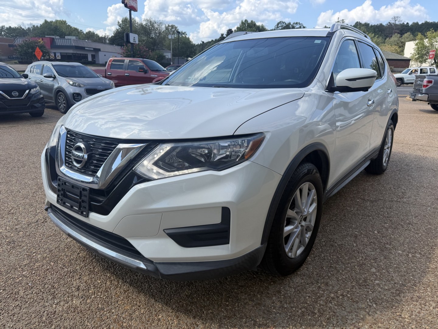 2017 WHITE NISSAN ROGUE SV (KNMAT2MT6HP) , located at 922 W. Beacon St., Philadelphia, MS, 39350, (601) 650-3675, 32.770447, -89.127151- Photo#2