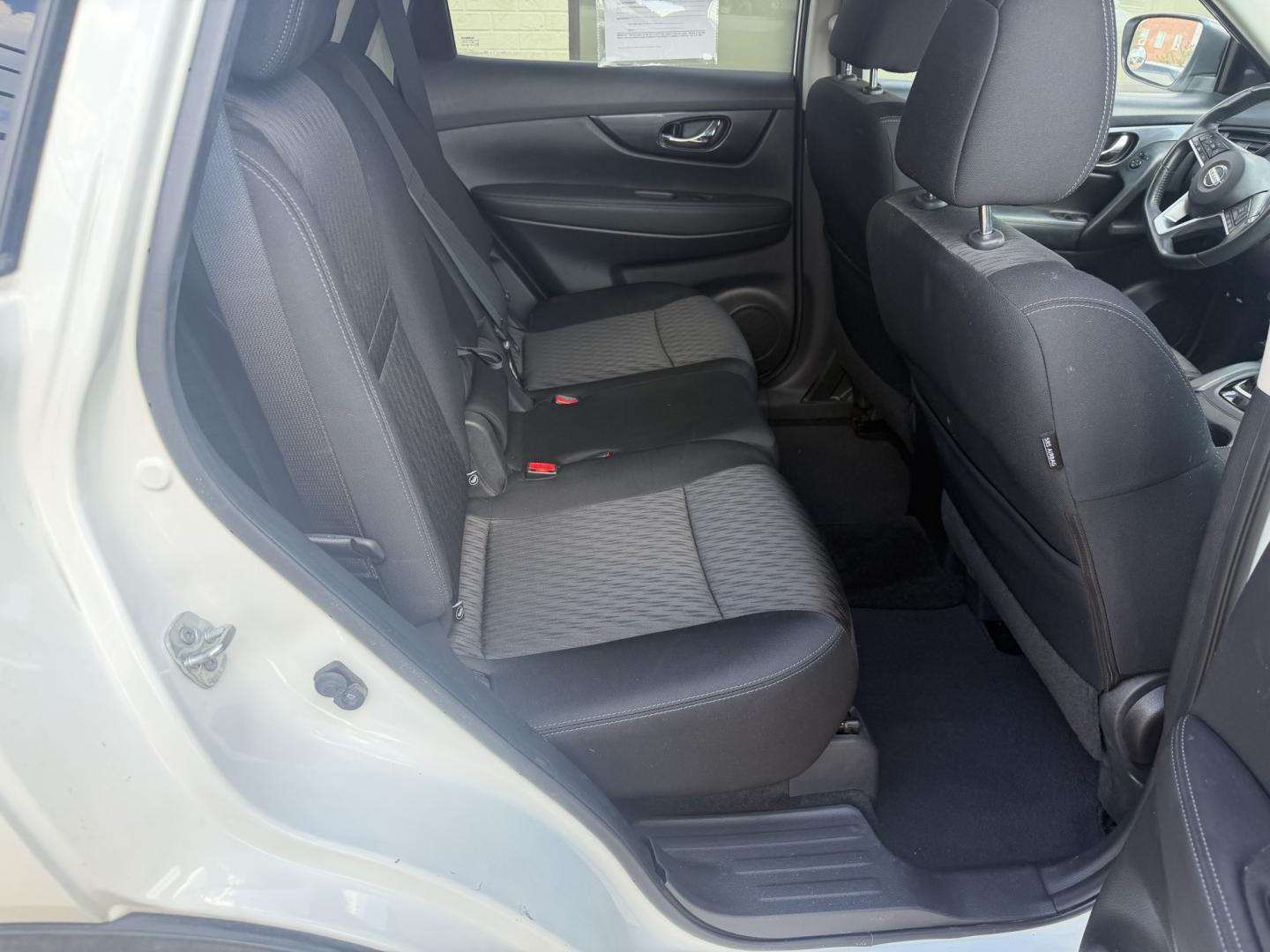 2017 WHITE NISSAN ROGUE SV (KNMAT2MT6HP) , located at 922 W. Beacon St., Philadelphia, MS, 39350, (601) 650-3675, 32.770447, -89.127151- Photo#14