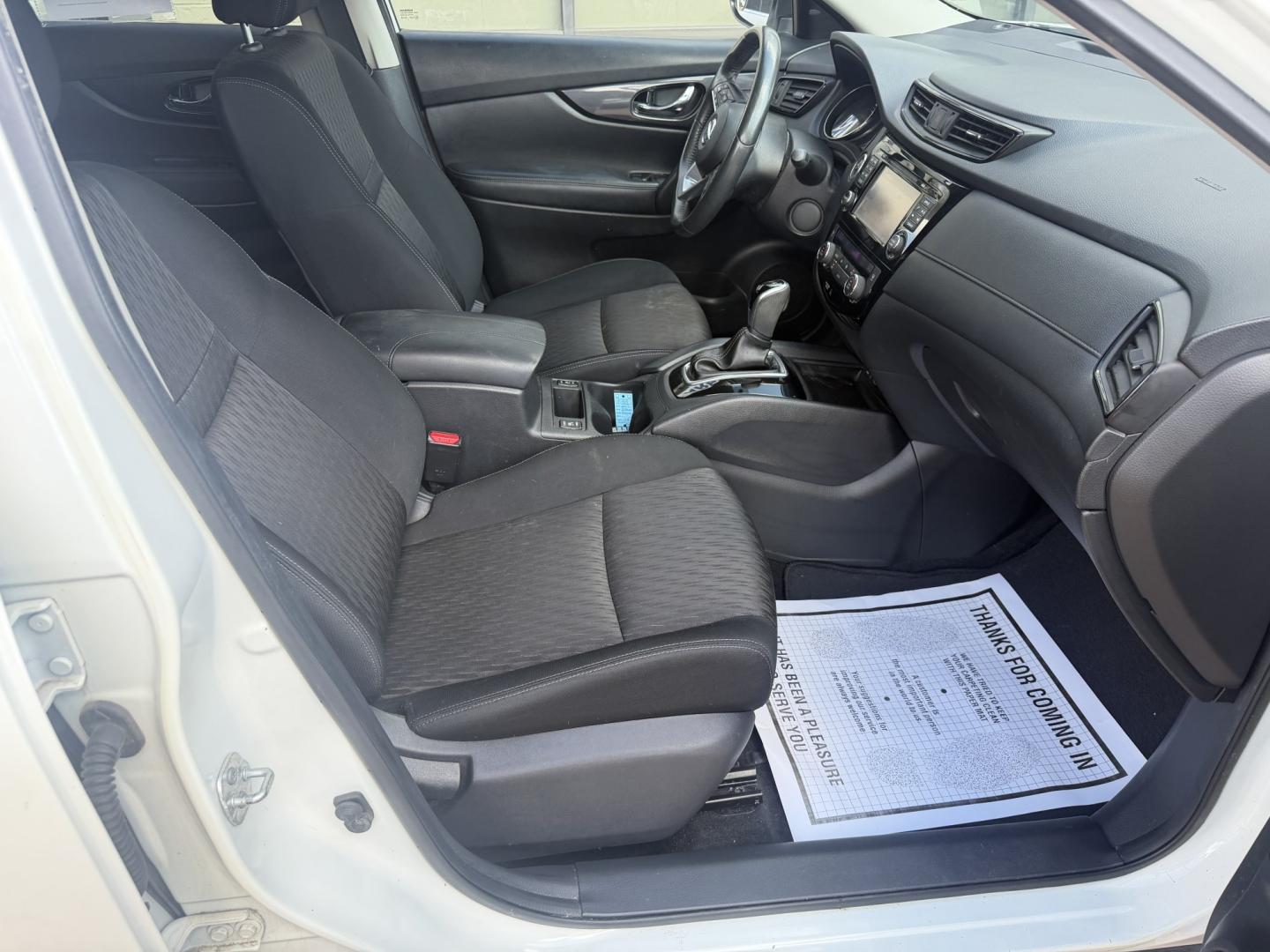 2017 WHITE NISSAN ROGUE SV (KNMAT2MT6HP) , located at 922 W. Beacon St., Philadelphia, MS, 39350, (601) 650-3675, 32.770447, -89.127151- Photo#10