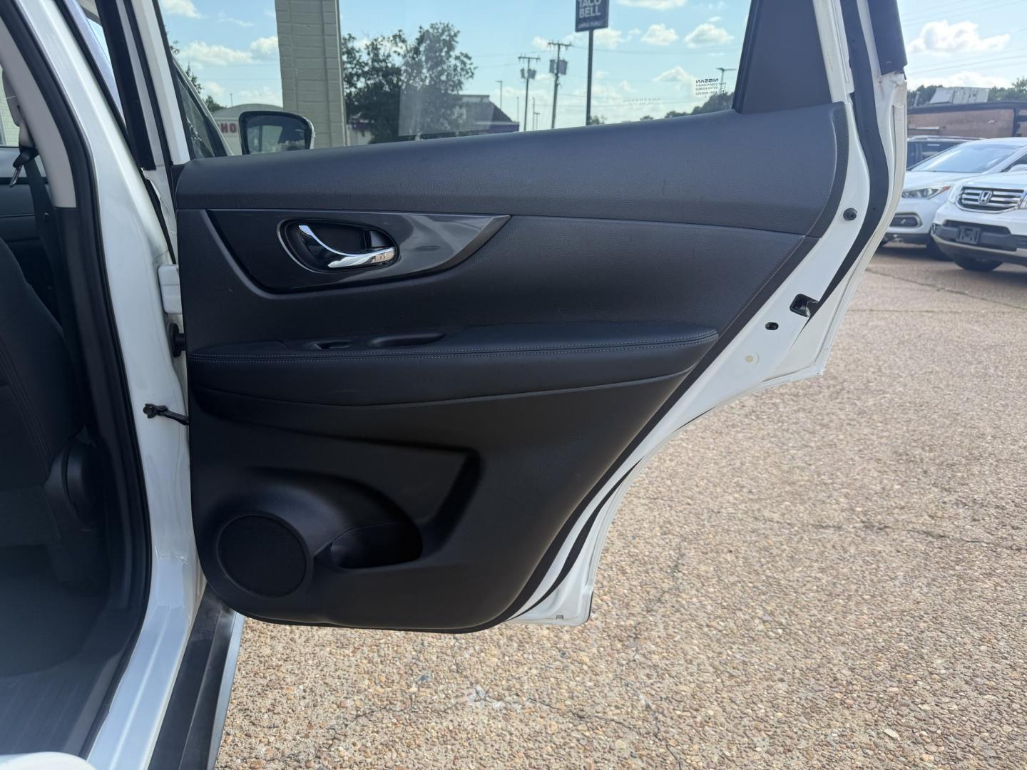 2017 WHITE NISSAN ROGUE SV (KNMAT2MT6HP) , located at 922 W. Beacon St., Philadelphia, MS, 39350, (601) 650-3675, 32.770447, -89.127151- Photo#15