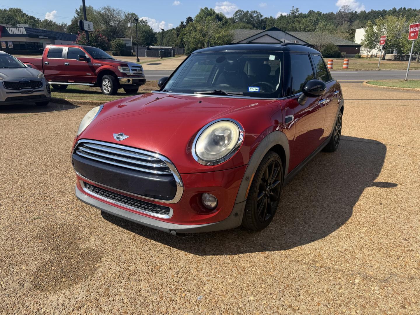 2018 RED MINI HARDTOP COOPER (WMWXU1C50J2) , located at 922 W. Beacon St., Philadelphia, MS, 39350, (601) 650-3675, 32.770447, -89.127151- Photo#2