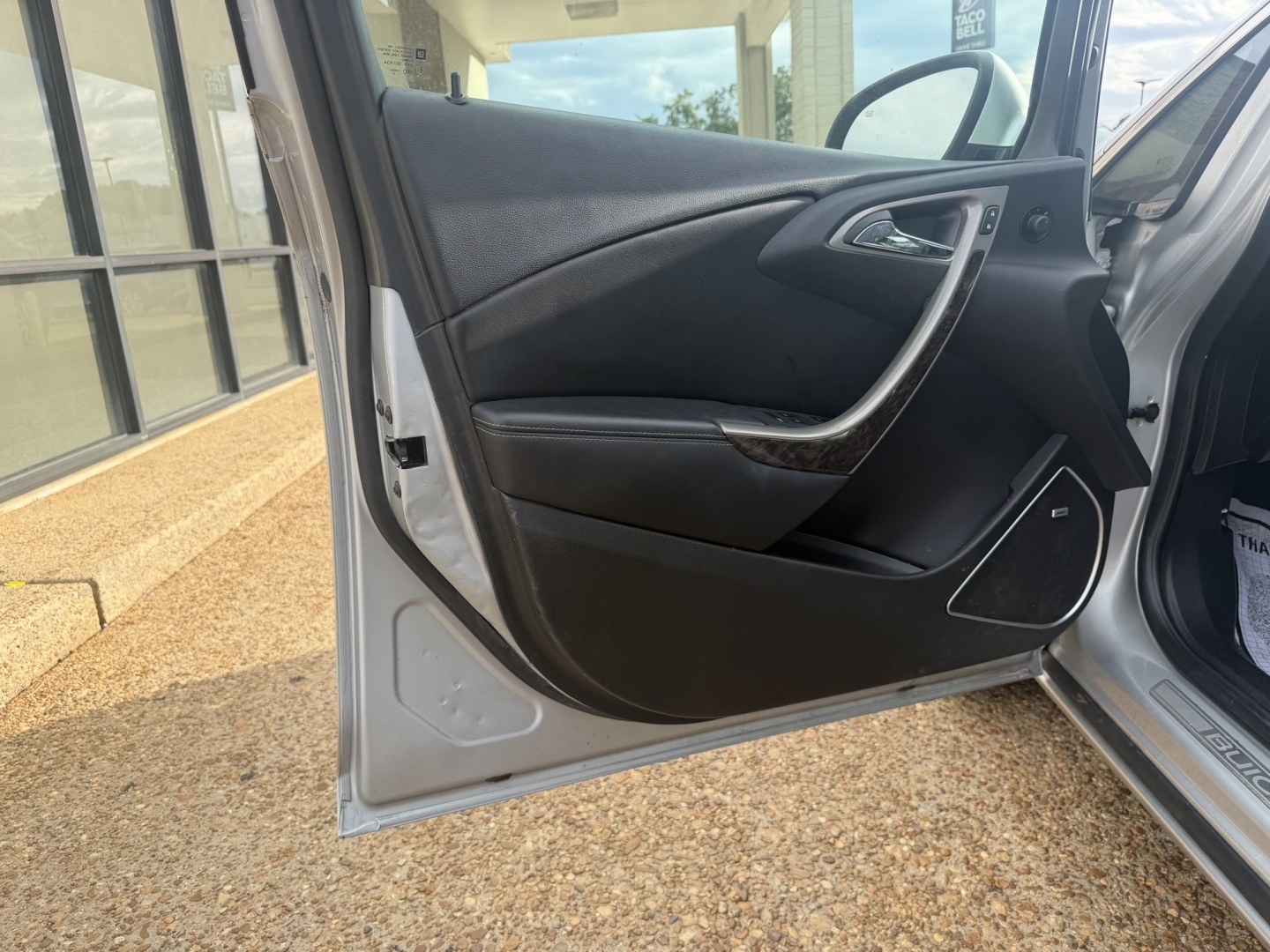 2012 SILVER BUICK VERANO LEATHER (1G4PS5SKXC4) , located at 922 W. Beacon St., Philadelphia, MS, 39350, (601) 650-3675, 32.770447, -89.127151- Photo#8