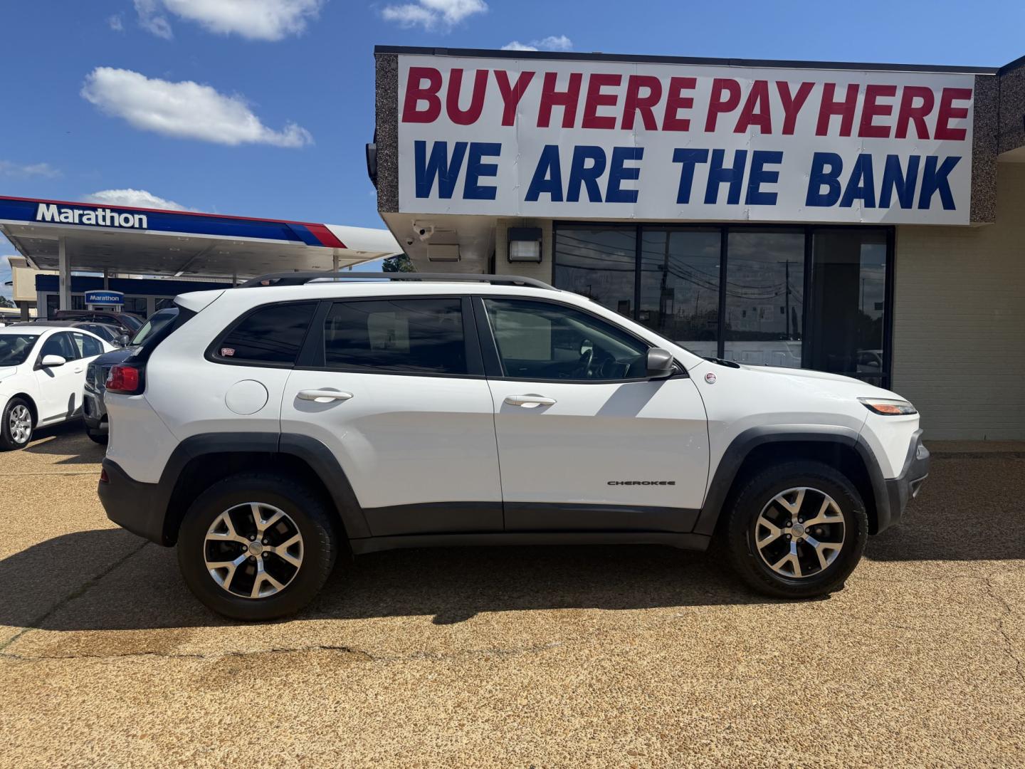 2015 WHITE JEEP CHEROKEE TRAILHAWK (1C4PJMBB4FW) , located at 922 W. Beacon St., Philadelphia, MS, 39350, (601) 650-3675, 32.770447, -89.127151- Photo#6
