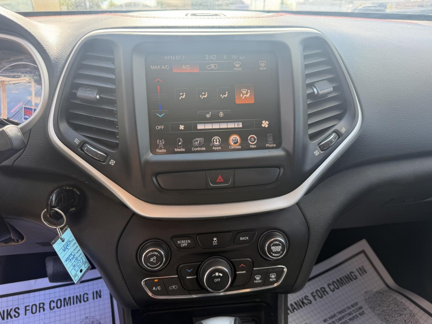 2015 WHITE JEEP CHEROKEE TRAILHAWK (1C4PJMBB4FW) , located at 922 W. Beacon St., Philadelphia, MS, 39350, (601) 650-3675, 32.770447, -89.127151- Photo#17