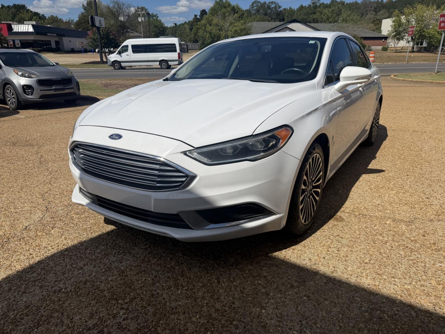 2018 WHITE FORD FUSION SE (3FA6P0HD4JR) , located at 922 W. Beacon St., Philadelphia, MS, 39350, (601) 650-3675, 32.770447, -89.127151- Photo#2