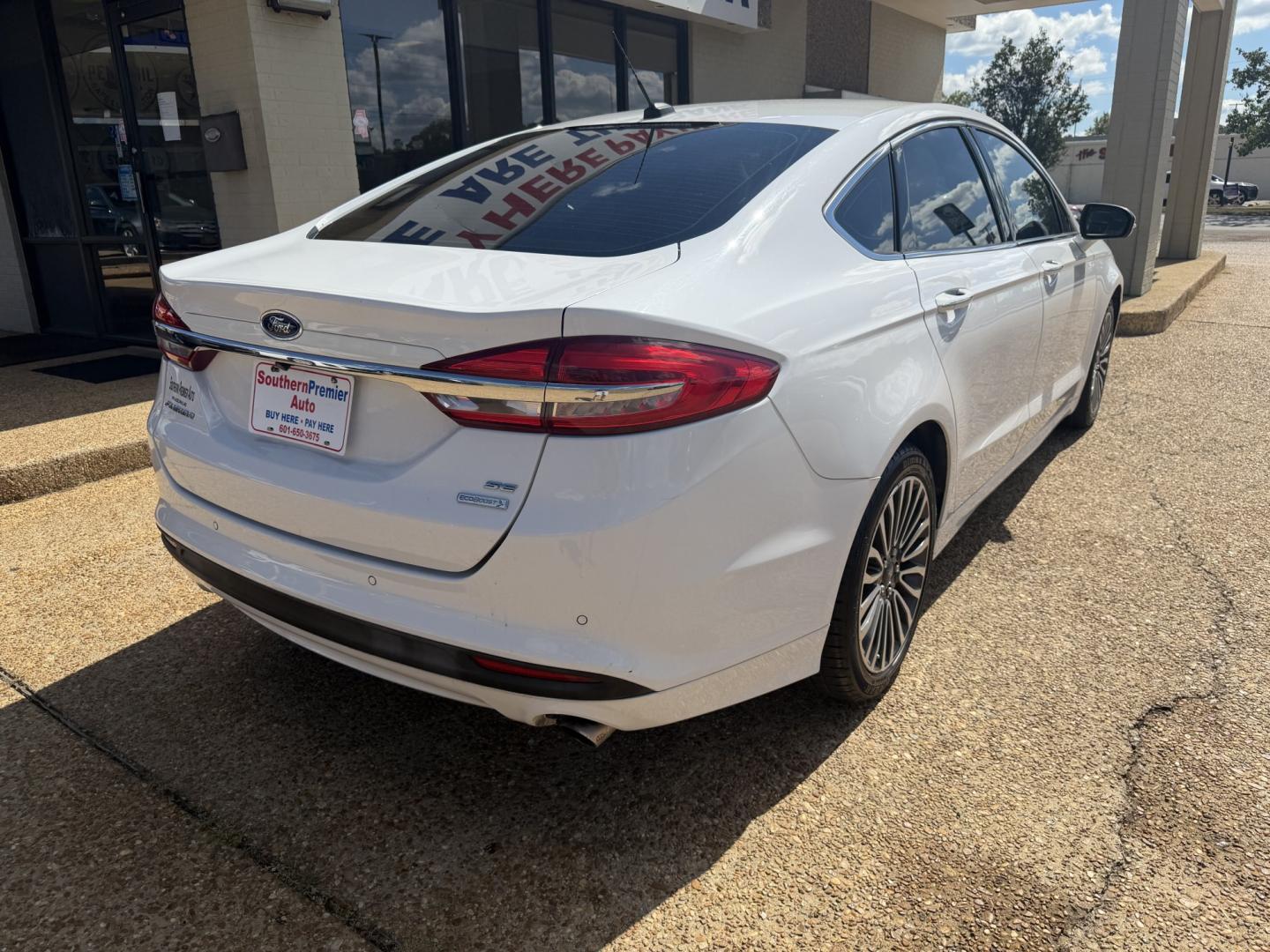 2018 WHITE FORD FUSION SE (3FA6P0HD4JR) , located at 922 W. Beacon St., Philadelphia, MS, 39350, (601) 650-3675, 32.770447, -89.127151- Photo#5