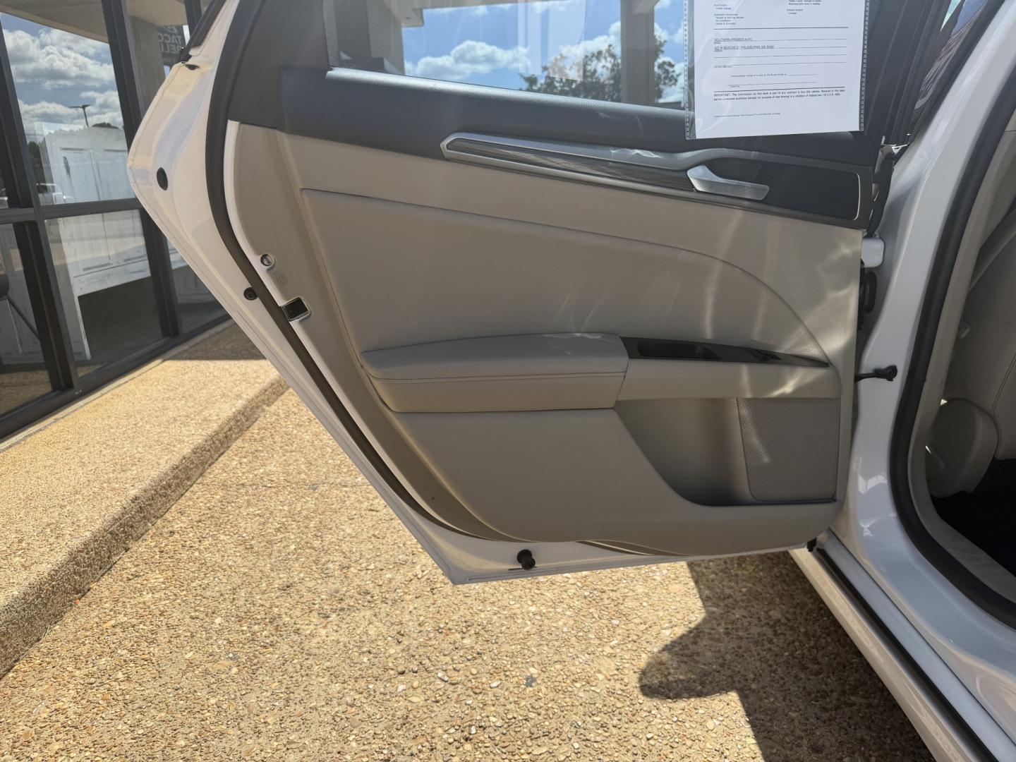 2018 WHITE FORD FUSION SE (3FA6P0HD4JR) , located at 922 W. Beacon St., Philadelphia, MS, 39350, (601) 650-3675, 32.770447, -89.127151- Photo#12