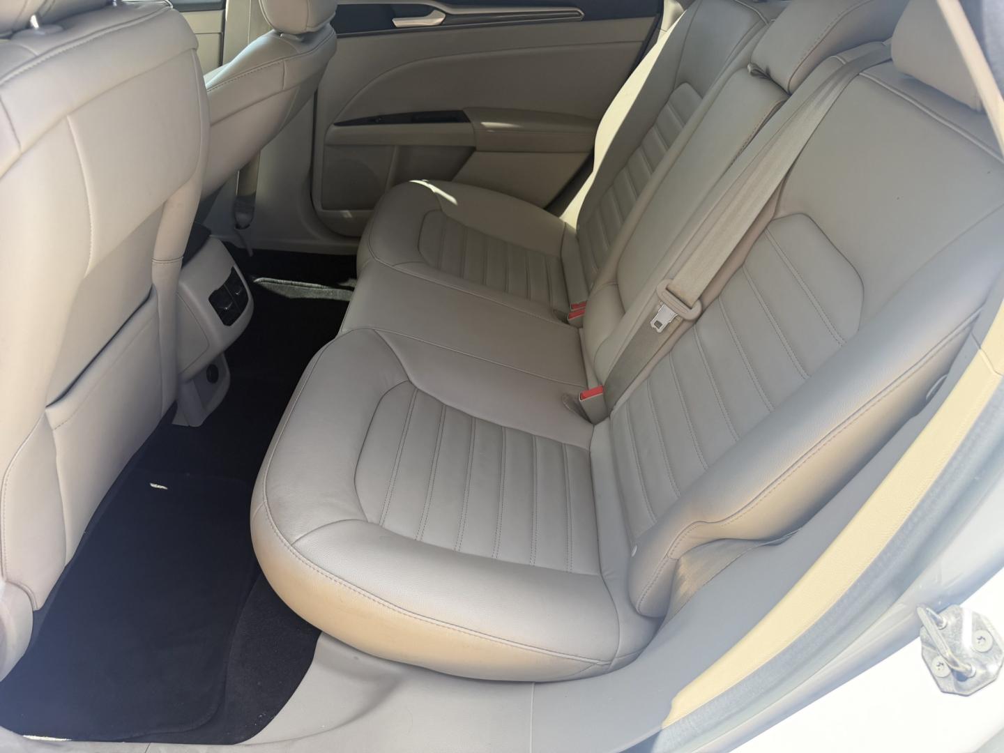 2018 WHITE FORD FUSION SE (3FA6P0HD4JR) , located at 922 W. Beacon St., Philadelphia, MS, 39350, (601) 650-3675, 32.770447, -89.127151- Photo#13