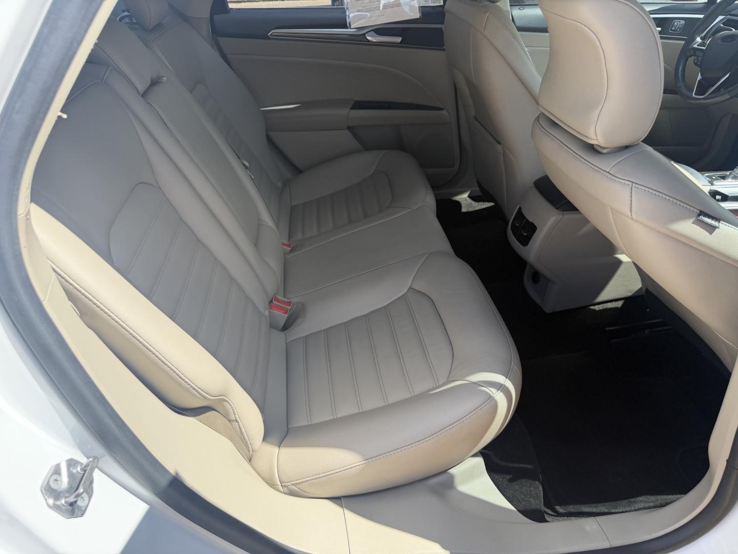 2018 WHITE FORD FUSION SE (3FA6P0HD4JR) , located at 922 W. Beacon St., Philadelphia, MS, 39350, (601) 650-3675, 32.770447, -89.127151- Photo#14