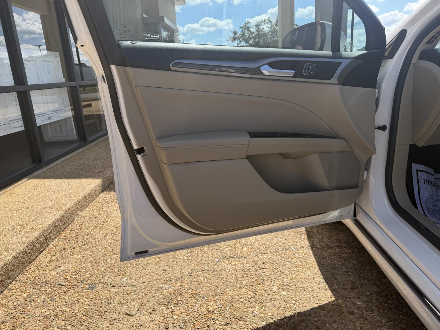 2018 WHITE FORD FUSION SE (3FA6P0HD4JR) , located at 922 W. Beacon St., Philadelphia, MS, 39350, (601) 650-3675, 32.770447, -89.127151- Photo#8