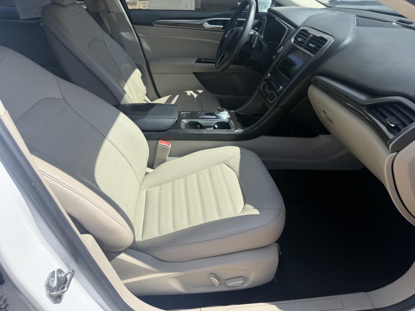2018 WHITE FORD FUSION SE (3FA6P0HD4JR) , located at 922 W. Beacon St., Philadelphia, MS, 39350, (601) 650-3675, 32.770447, -89.127151- Photo#10