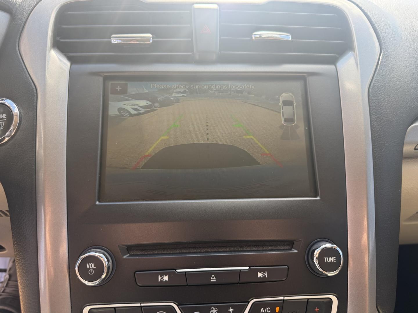 2018 WHITE FORD FUSION SE (3FA6P0HD4JR) , located at 922 W. Beacon St., Philadelphia, MS, 39350, (601) 650-3675, 32.770447, -89.127151- Photo#18