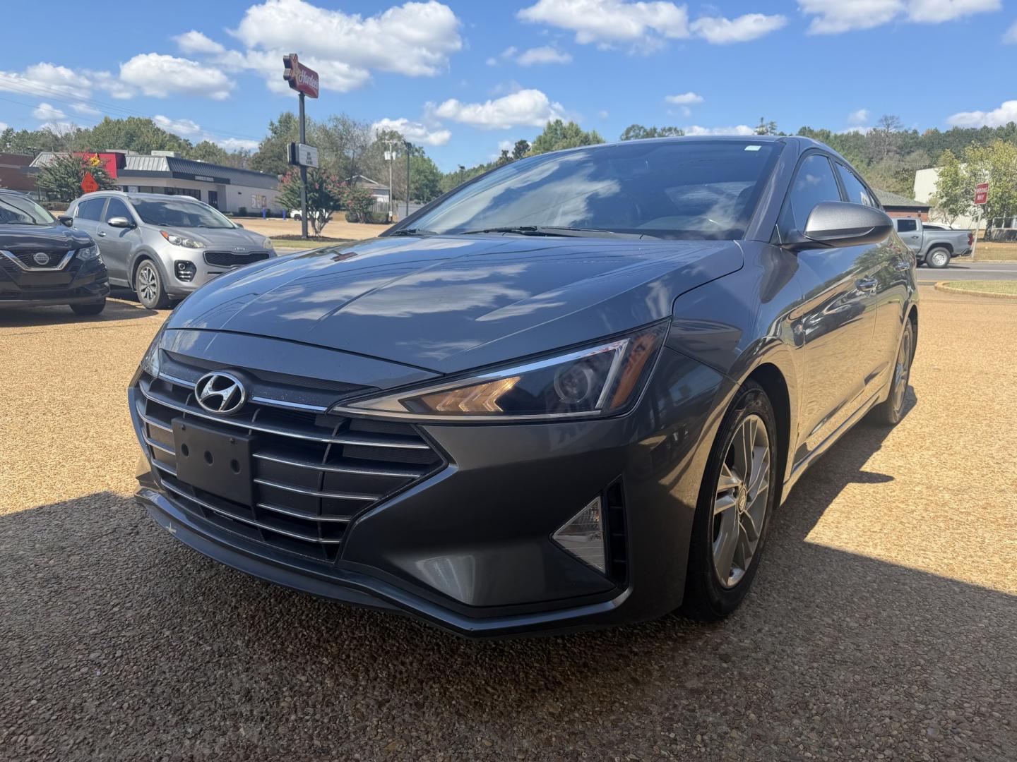 2019 GRAY HYUNDAI ELANTRA VE (5NPD84LF2KH) , located at 922 W. Beacon St., Philadelphia, MS, 39350, (601) 650-3675, 32.770447, -89.127151- Photo#2