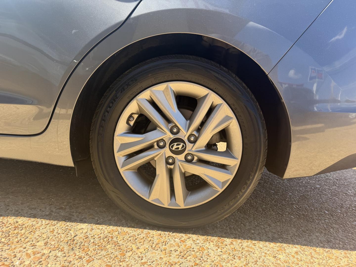 2019 GRAY HYUNDAI ELANTRA VE (5NPD84LF2KH) , located at 922 W. Beacon St., Philadelphia, MS, 39350, (601) 650-3675, 32.770447, -89.127151- Photo#7