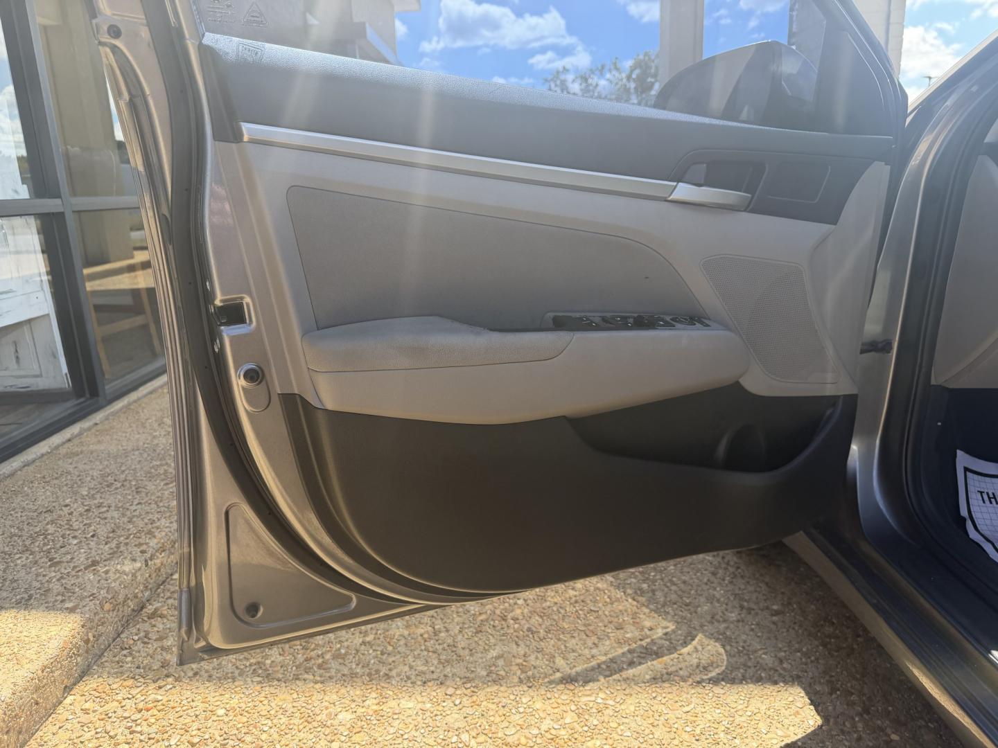 2019 GRAY HYUNDAI ELANTRA VE (5NPD84LF2KH) , located at 922 W. Beacon St., Philadelphia, MS, 39350, (601) 650-3675, 32.770447, -89.127151- Photo#8