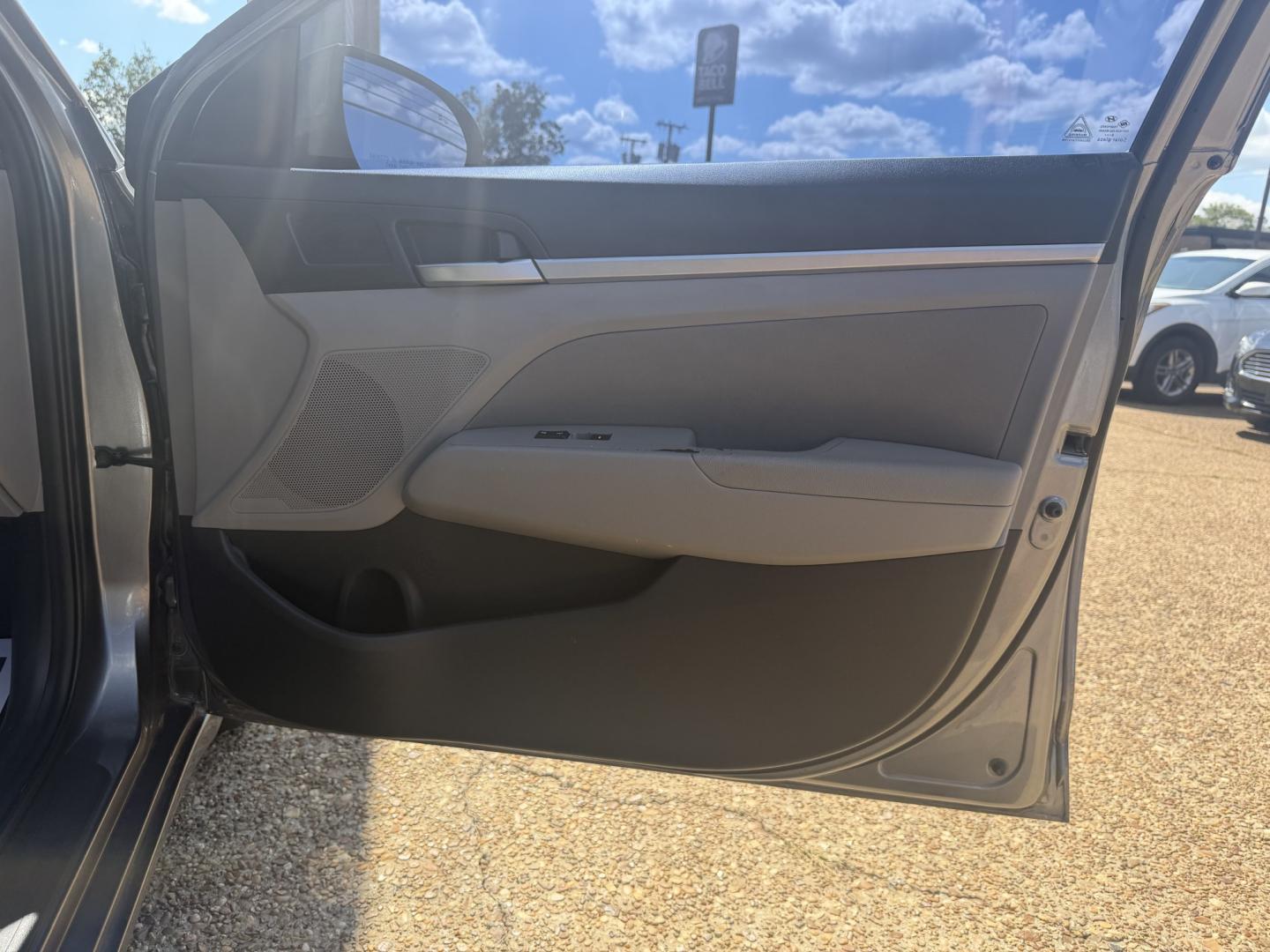 2019 GRAY HYUNDAI ELANTRA VE (5NPD84LF2KH) , located at 922 W. Beacon St., Philadelphia, MS, 39350, (601) 650-3675, 32.770447, -89.127151- Photo#11