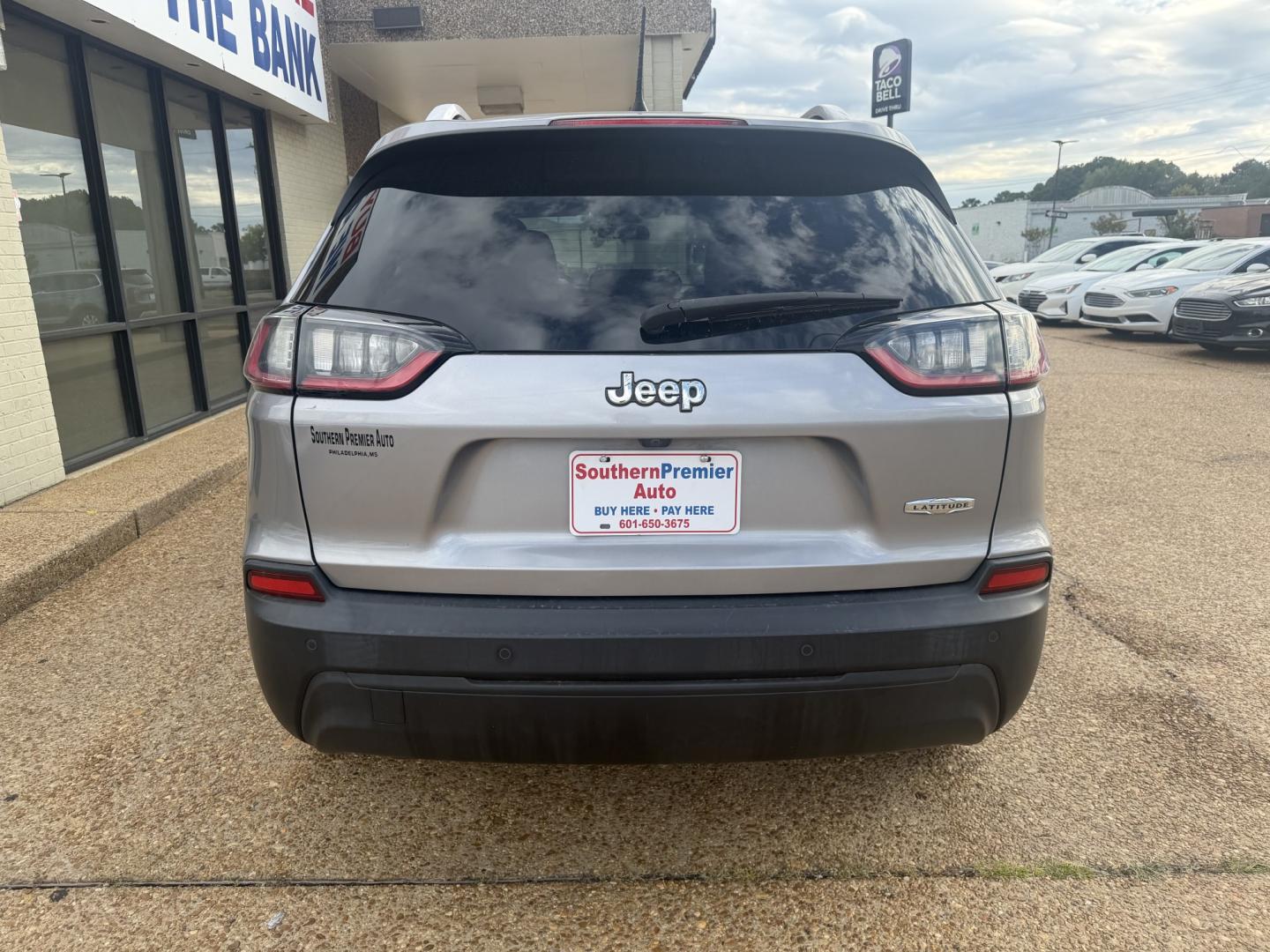 2020 SILVER JEEP CHEROKEE LATITUDE (1C4PJLCB2LD) , located at 922 W. Beacon St., Philadelphia, MS, 39350, (601) 650-3675, 32.770447, -89.127151- Photo#4
