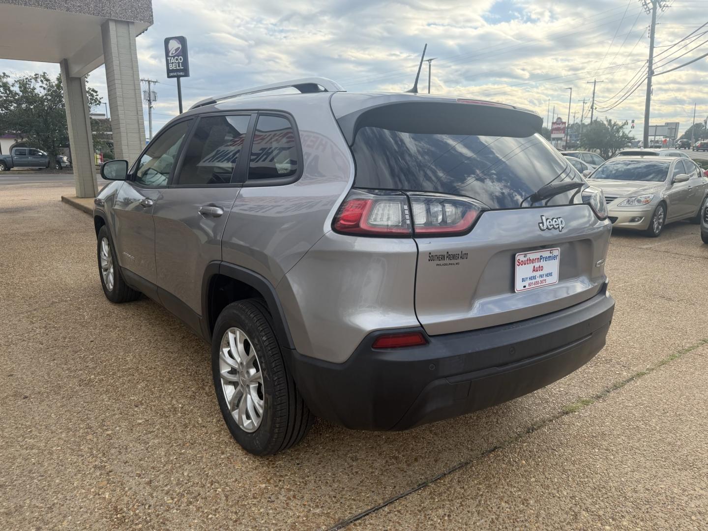2020 SILVER JEEP CHEROKEE LATITUDE (1C4PJLCB2LD) , located at 922 W. Beacon St., Philadelphia, MS, 39350, (601) 650-3675, 32.770447, -89.127151- Photo#3