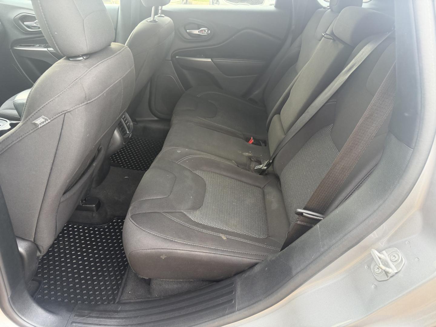 2020 SILVER JEEP CHEROKEE LATITUDE (1C4PJLCB2LD) , located at 922 W. Beacon St., Philadelphia, MS, 39350, (601) 650-3675, 32.770447, -89.127151- Photo#13