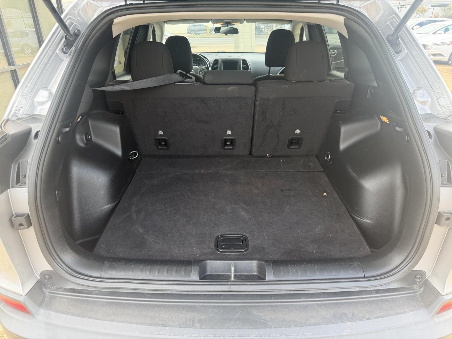 2020 SILVER JEEP CHEROKEE LATITUDE (1C4PJLCB2LD) , located at 922 W. Beacon St., Philadelphia, MS, 39350, (601) 650-3675, 32.770447, -89.127151- Photo#19