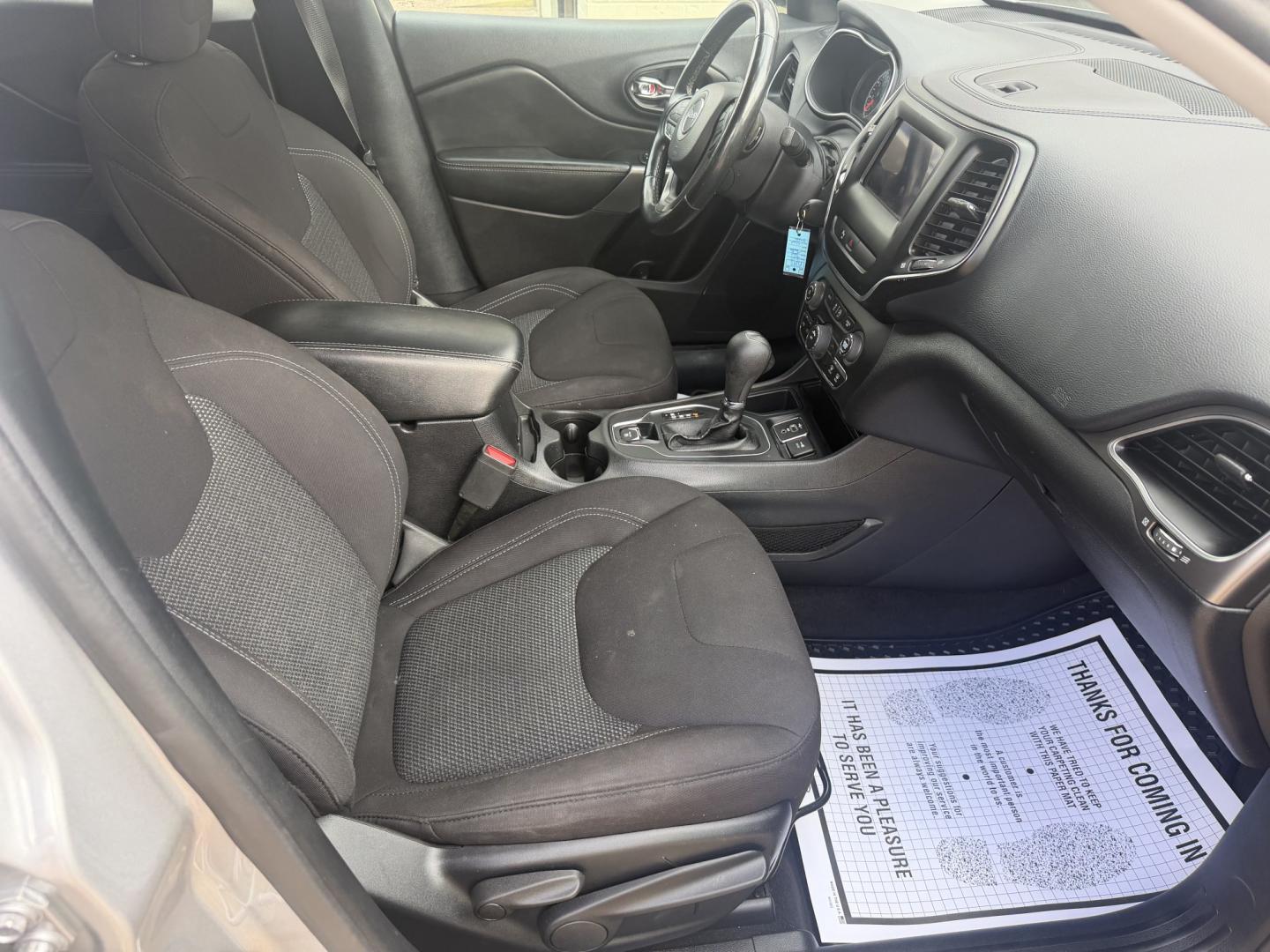 2020 SILVER JEEP CHEROKEE LATITUDE (1C4PJLCB2LD) , located at 922 W. Beacon St., Philadelphia, MS, 39350, (601) 650-3675, 32.770447, -89.127151- Photo#10