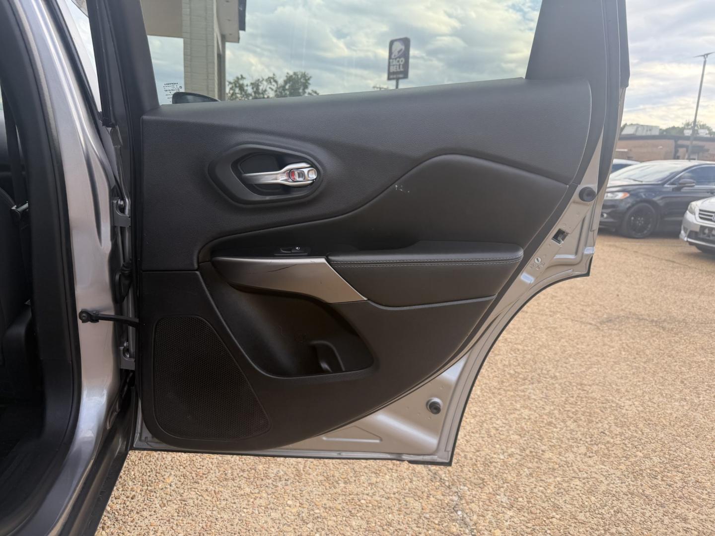 2020 SILVER JEEP CHEROKEE LATITUDE (1C4PJLCB2LD) , located at 922 W. Beacon St., Philadelphia, MS, 39350, (601) 650-3675, 32.770447, -89.127151- Photo#15