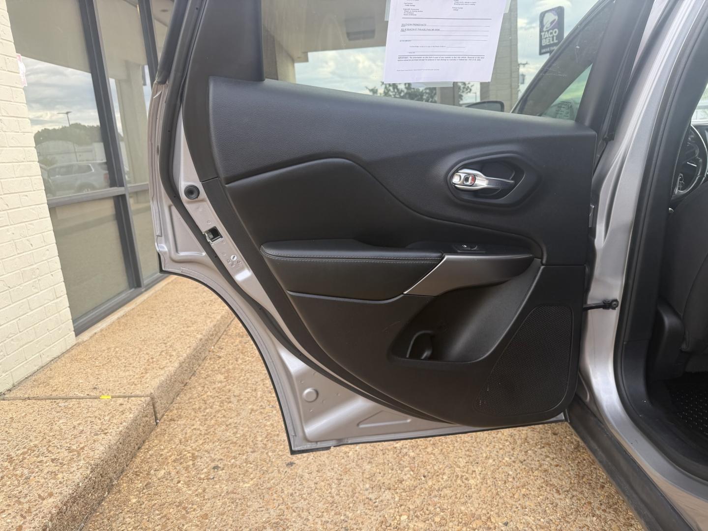 2020 SILVER JEEP CHEROKEE LATITUDE (1C4PJLCB2LD) , located at 922 W. Beacon St., Philadelphia, MS, 39350, (601) 650-3675, 32.770447, -89.127151- Photo#12