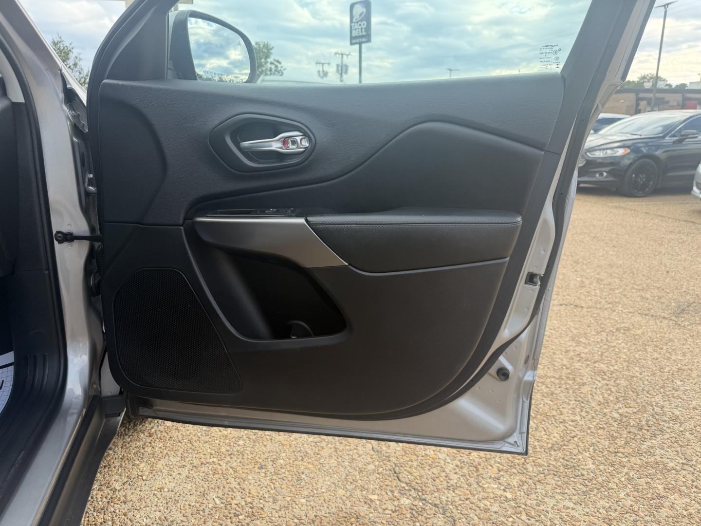 2020 SILVER JEEP CHEROKEE LATITUDE (1C4PJLCB2LD) , located at 922 W. Beacon St., Philadelphia, MS, 39350, (601) 650-3675, 32.770447, -89.127151- Photo#11