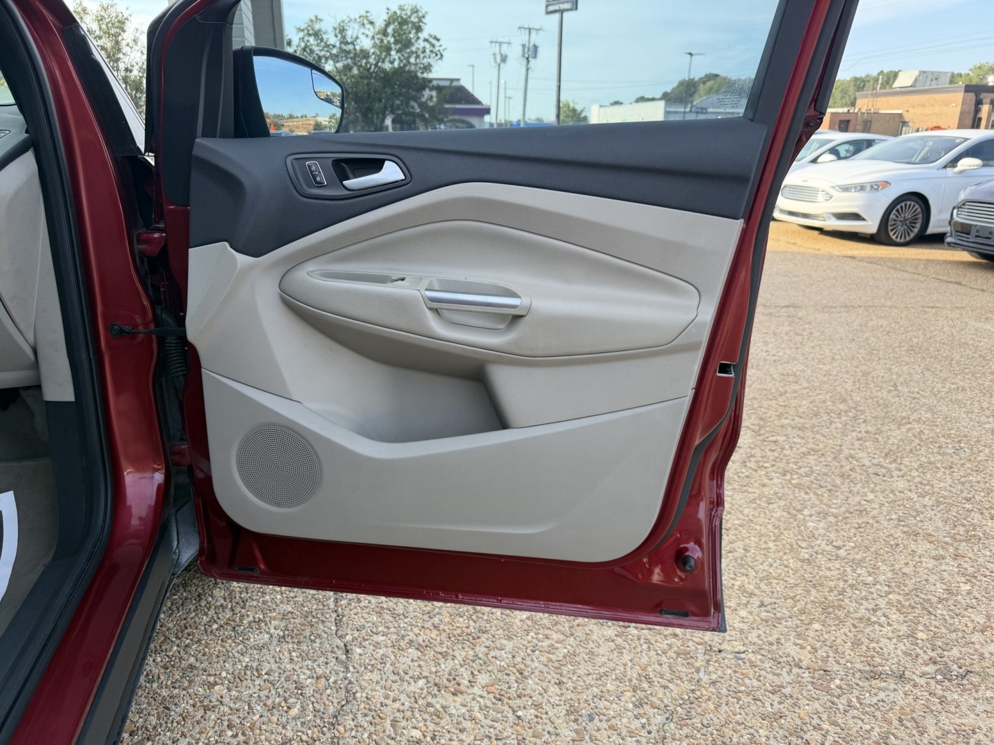 2016 RED FORD ESCAPE SE (1FMCU0G79GU) , located at 922 W. Beacon St., Philadelphia, MS, 39350, (601) 650-3675, 32.770447, -89.127151- Photo#11