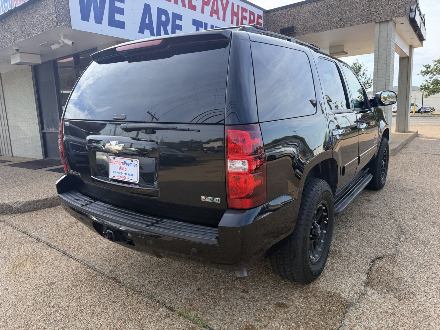 2011 BLACK CHEVROLET TAHOE LT (1GNSCBE0XBR) , located at 922 W. Beacon St., Philadelphia, MS, 39350, (601) 650-3675, 32.770447, -89.127151- Photo#5