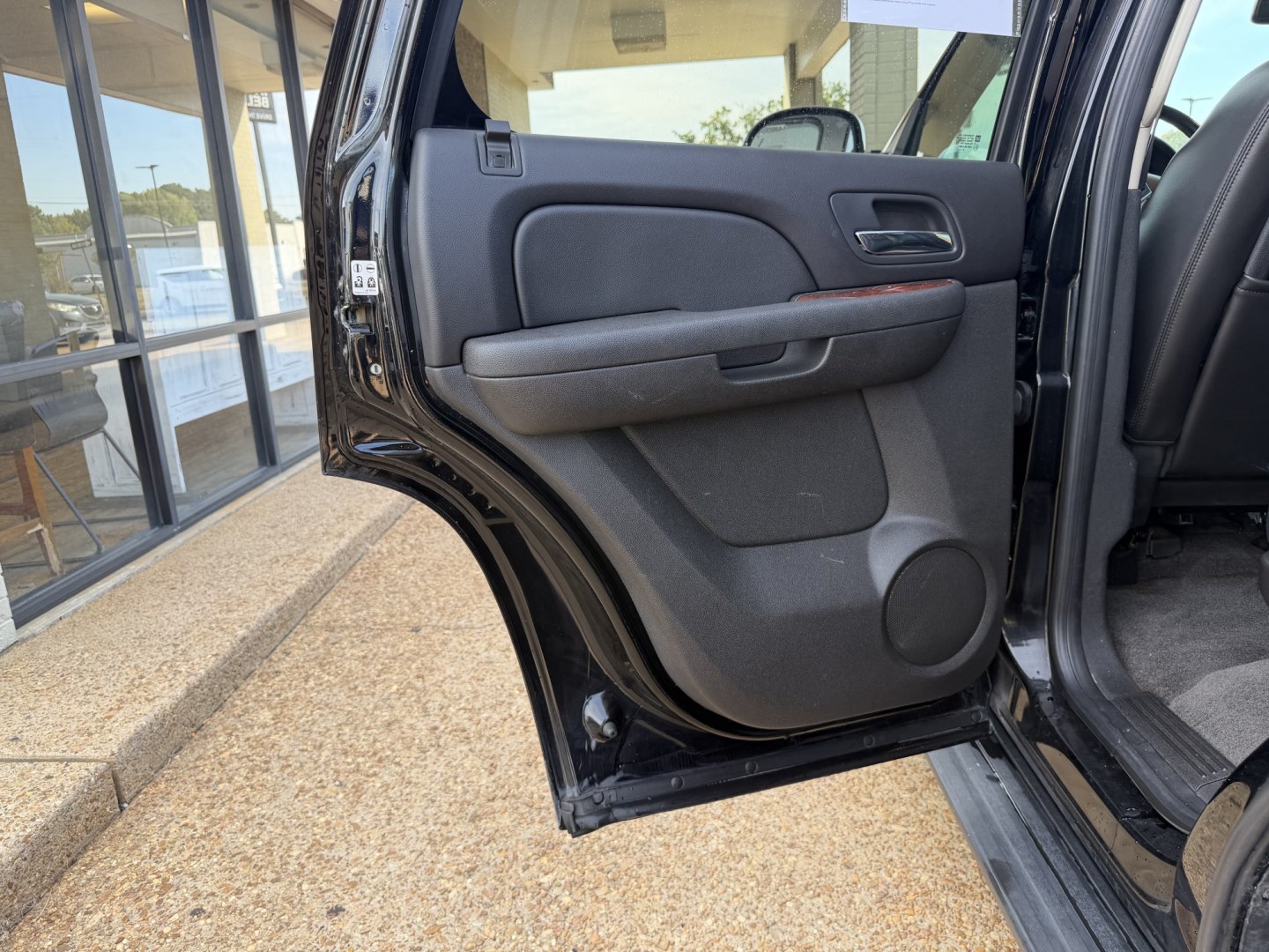 2011 BLACK CHEVROLET TAHOE LT (1GNSCBE0XBR) , located at 922 W. Beacon St., Philadelphia, MS, 39350, (601) 650-3675, 32.770447, -89.127151- Photo#12