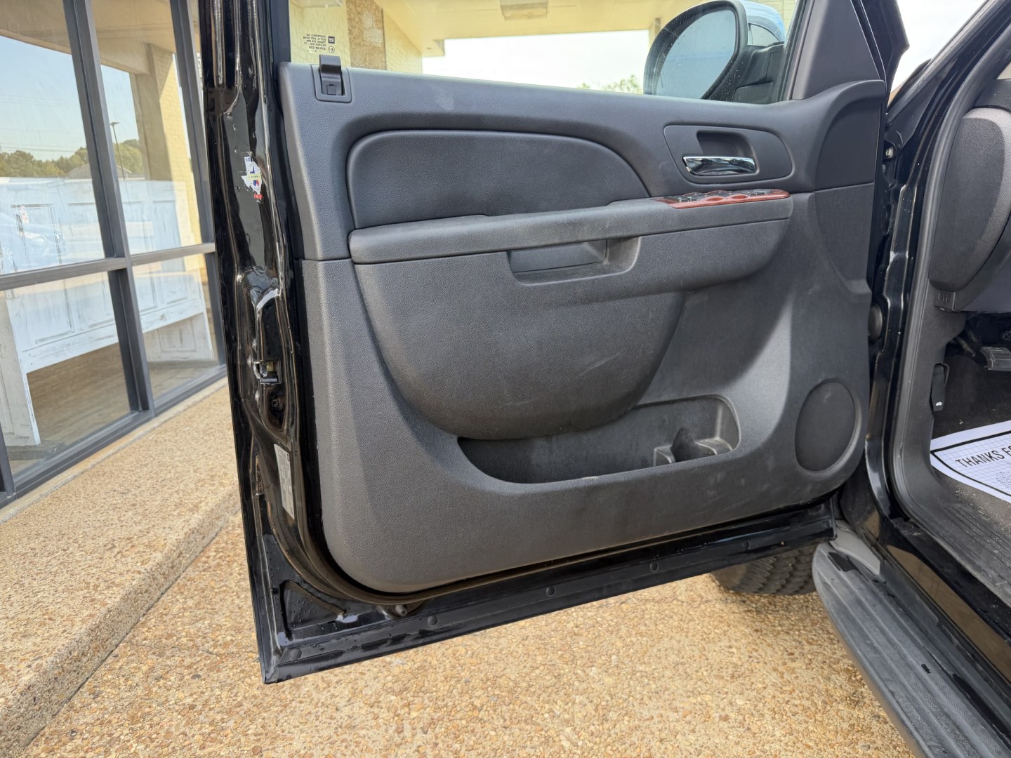 2011 BLACK CHEVROLET TAHOE LT (1GNSCBE0XBR) , located at 922 W. Beacon St., Philadelphia, MS, 39350, (601) 650-3675, 32.770447, -89.127151- Photo#8