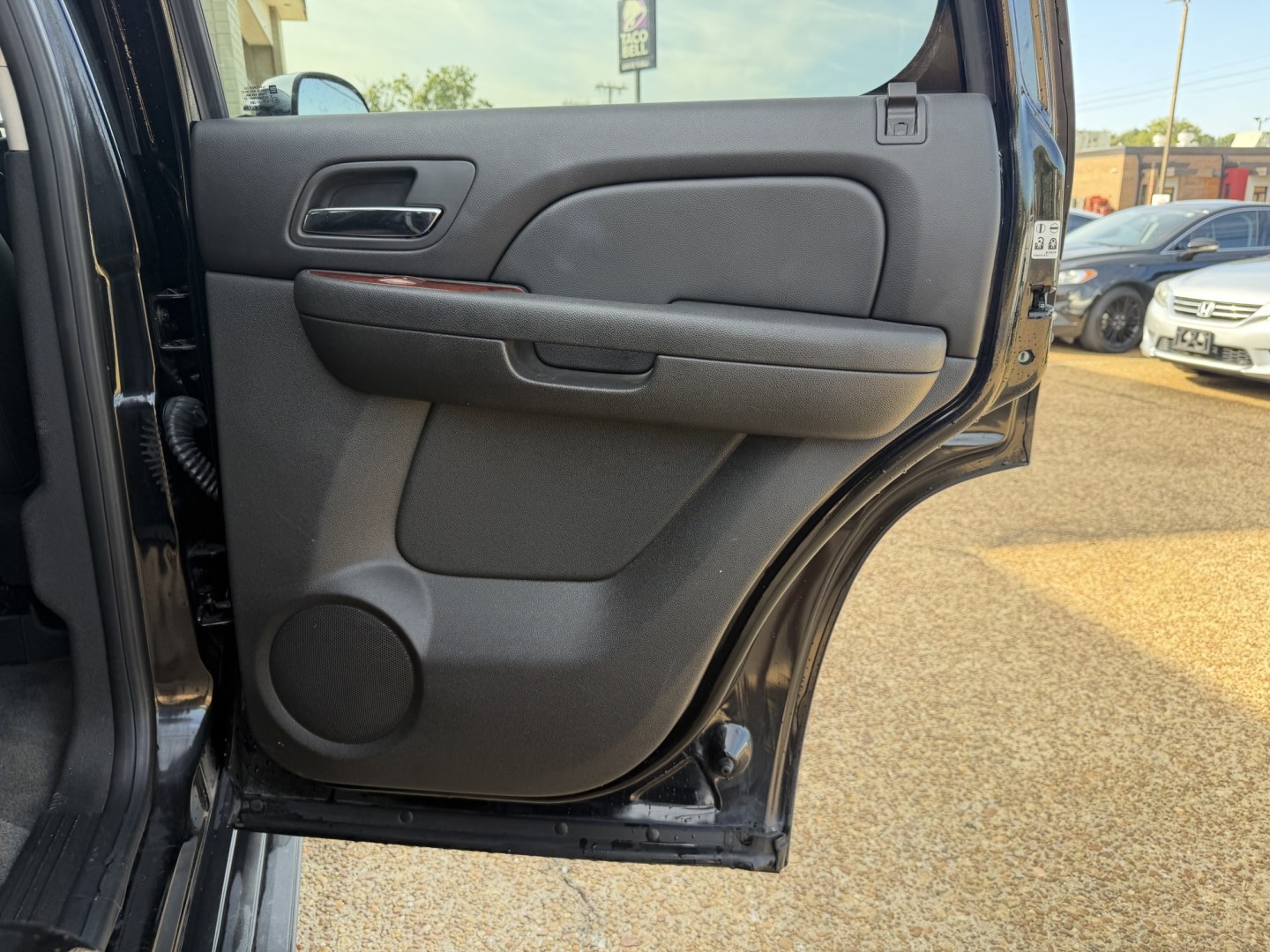 2011 BLACK CHEVROLET TAHOE LT (1GNSCBE0XBR) , located at 922 W. Beacon St., Philadelphia, MS, 39350, (601) 650-3675, 32.770447, -89.127151- Photo#15