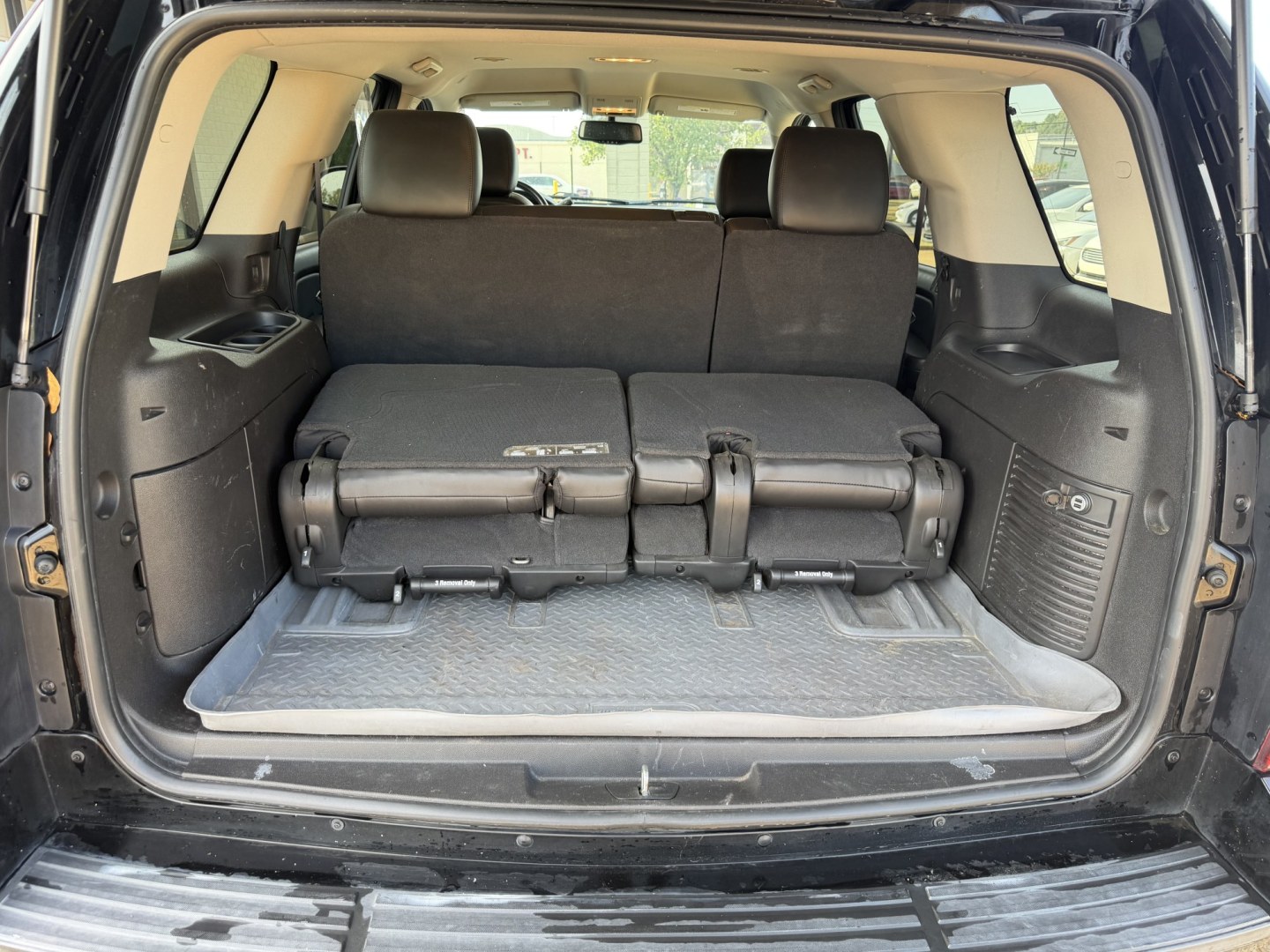 2011 BLACK CHEVROLET TAHOE LT (1GNSCBE0XBR) , located at 922 W. Beacon St., Philadelphia, MS, 39350, (601) 650-3675, 32.770447, -89.127151- Photo#18
