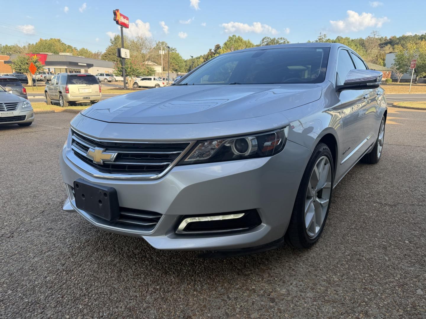 2018 SILVER CHEVROLET IMPALA PREMIER (2LZ) (2G1125S31J9) , located at 922 W. Beacon St., Philadelphia, MS, 39350, (601) 650-3675, 32.770447, -89.127151- Photo#2