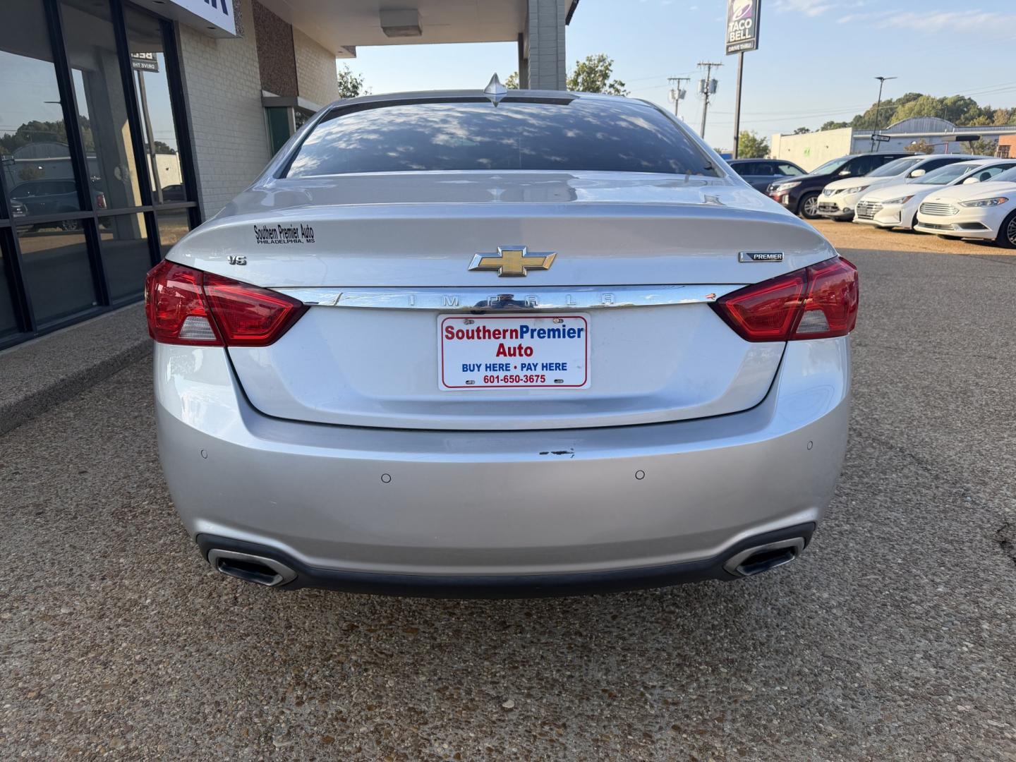 2018 SILVER CHEVROLET IMPALA PREMIER (2LZ) (2G1125S31J9) , located at 922 W. Beacon St., Philadelphia, MS, 39350, (601) 650-3675, 32.770447, -89.127151- Photo#4