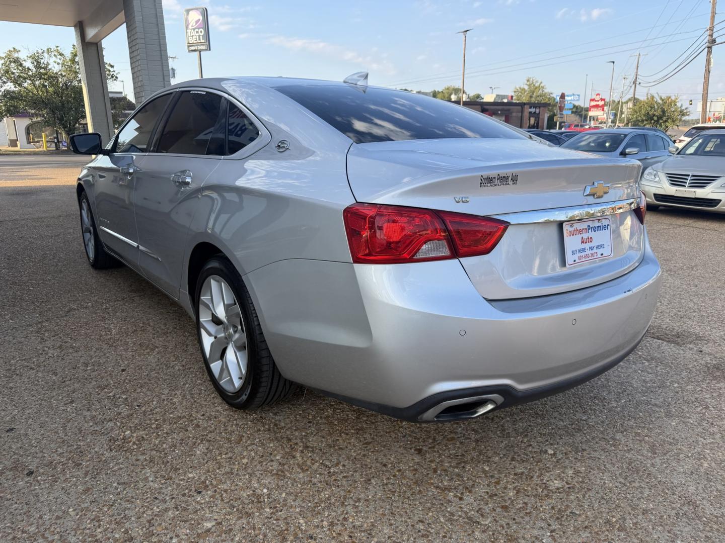 2018 SILVER CHEVROLET IMPALA PREMIER (2LZ) (2G1125S31J9) , located at 922 W. Beacon St., Philadelphia, MS, 39350, (601) 650-3675, 32.770447, -89.127151- Photo#3