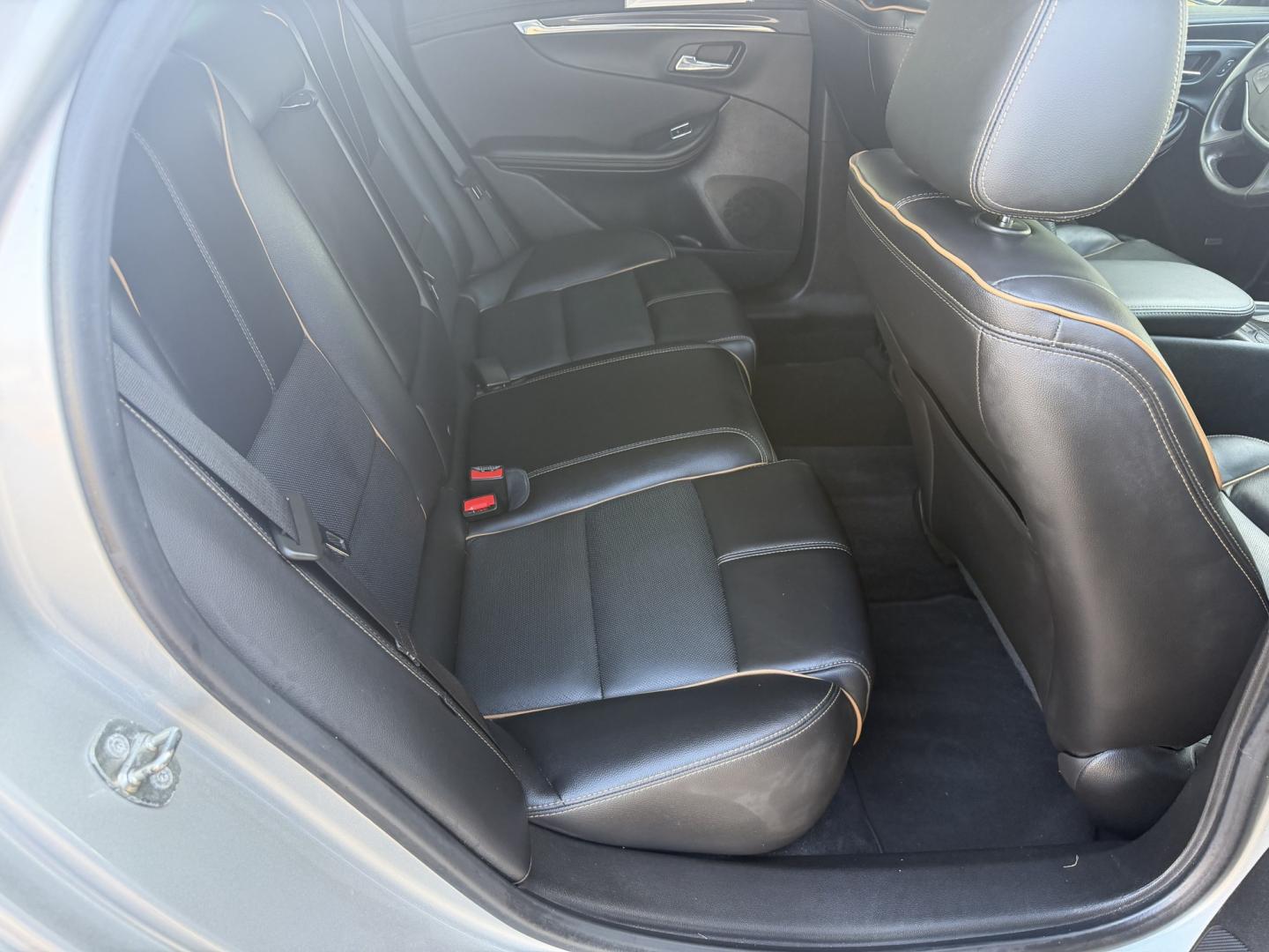 2018 SILVER CHEVROLET IMPALA PREMIER (2LZ) (2G1125S31J9) , located at 922 W. Beacon St., Philadelphia, MS, 39350, (601) 650-3675, 32.770447, -89.127151- Photo#14
