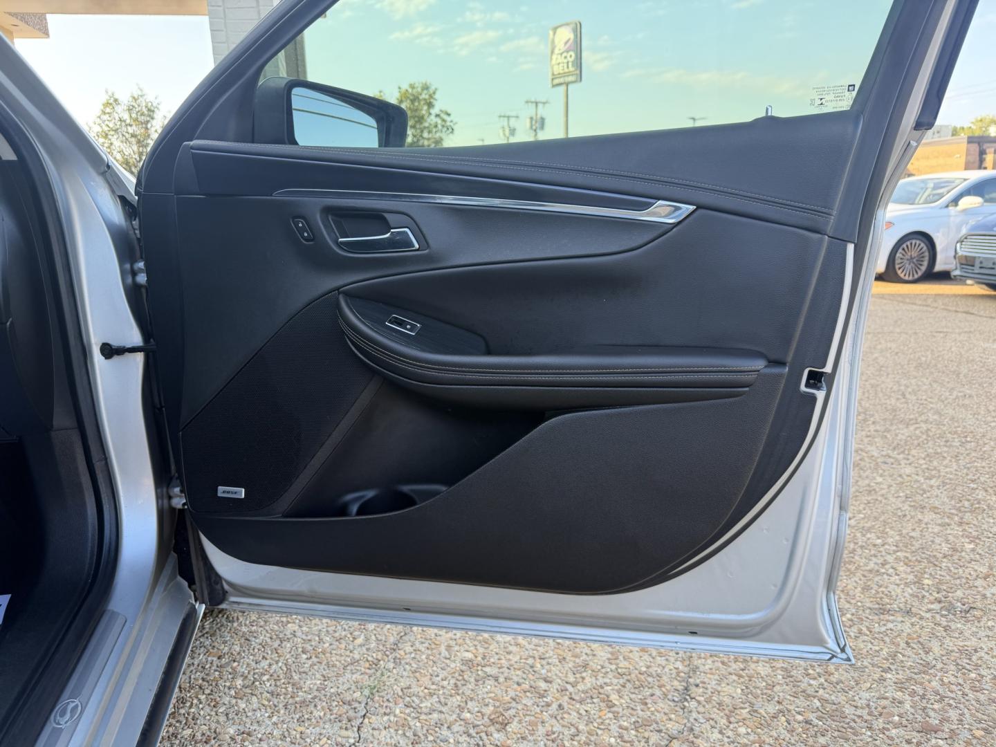 2018 SILVER CHEVROLET IMPALA PREMIER (2LZ) (2G1125S31J9) , located at 922 W. Beacon St., Philadelphia, MS, 39350, (601) 650-3675, 32.770447, -89.127151- Photo#11
