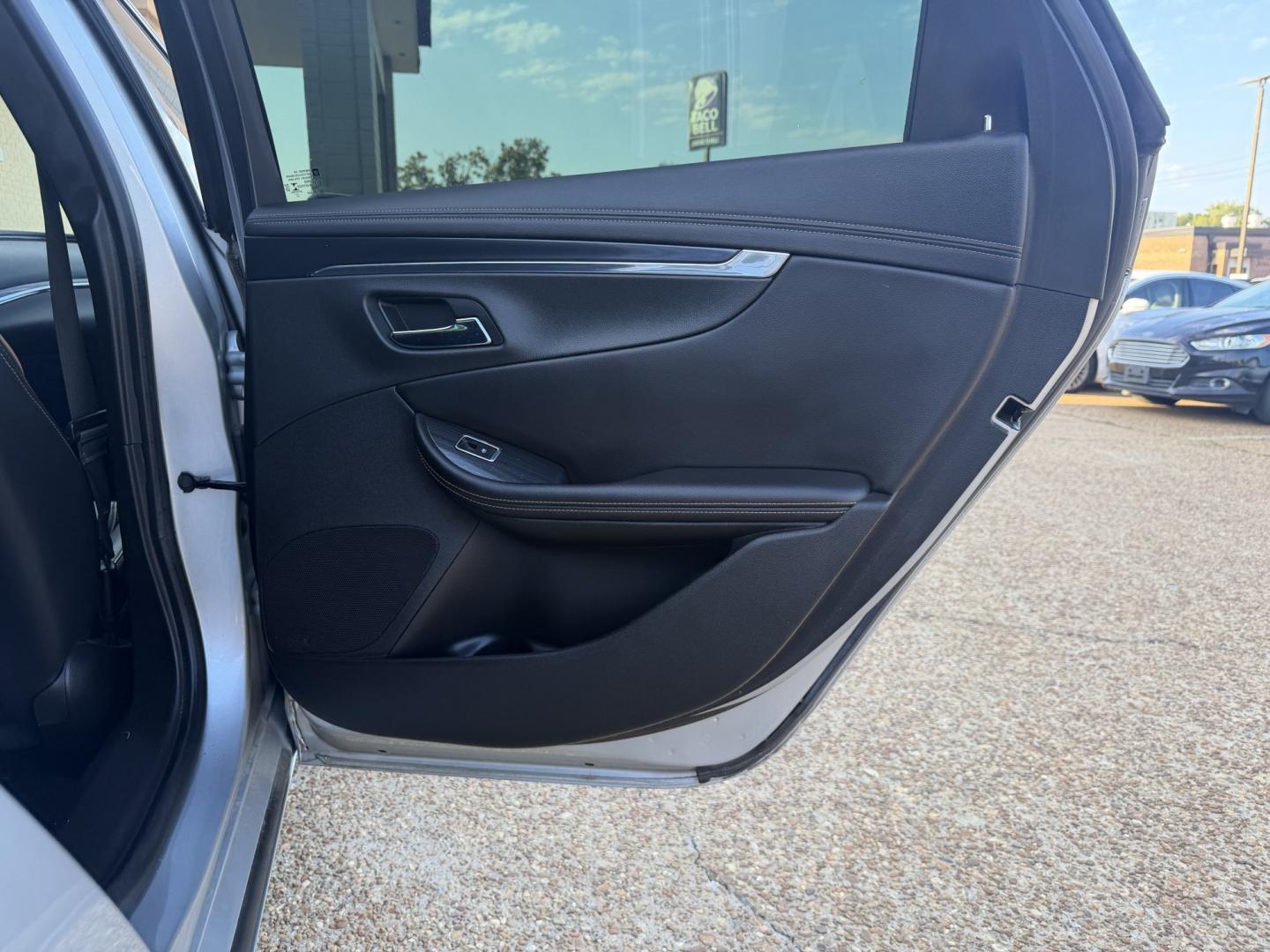 2018 SILVER CHEVROLET IMPALA PREMIER (2LZ) (2G1125S31J9) , located at 922 W. Beacon St., Philadelphia, MS, 39350, (601) 650-3675, 32.770447, -89.127151- Photo#15