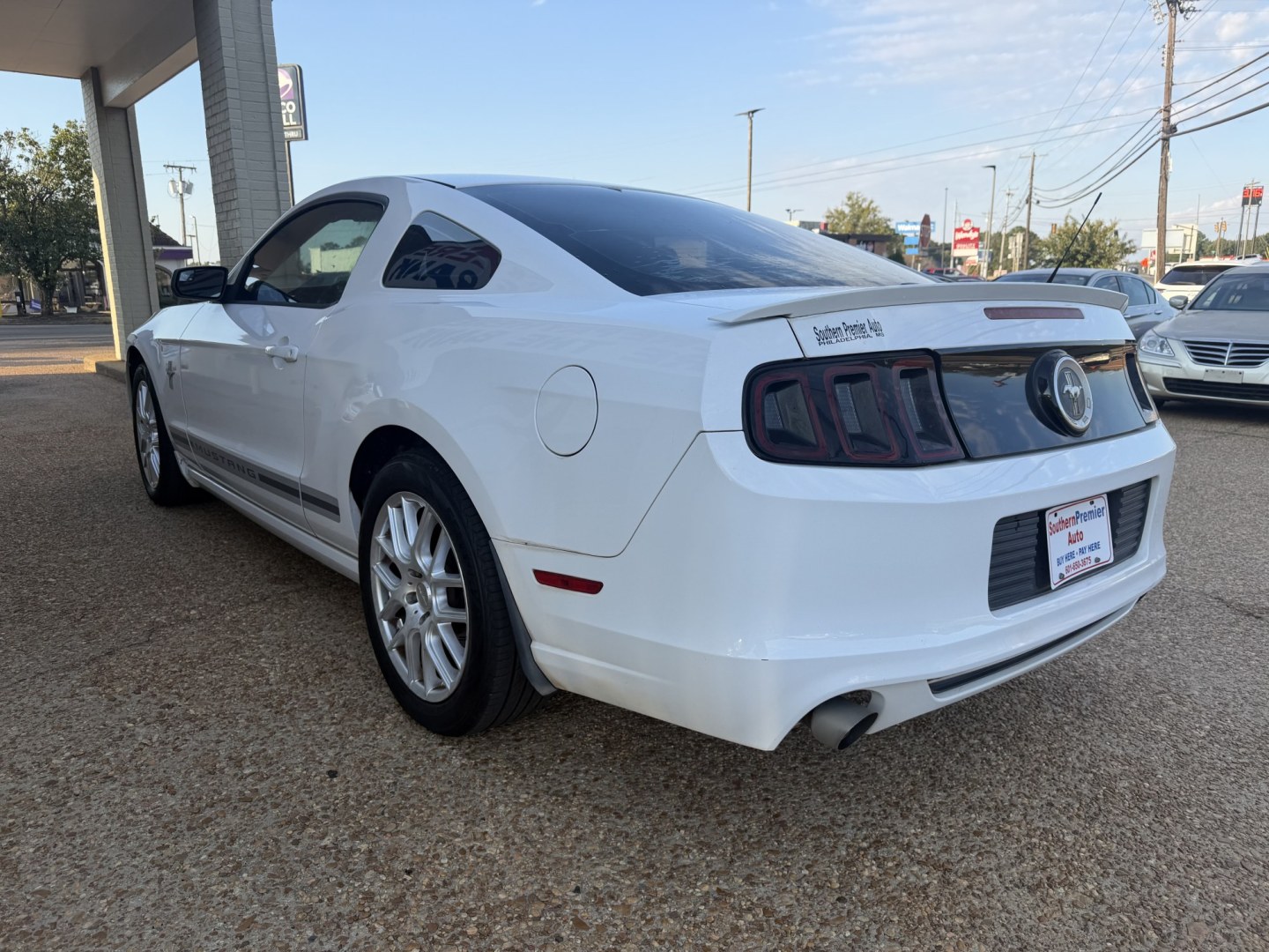 2014 WHITE FORD MUSTANG BASE (1ZVBP8AM4E5) , located at 922 W. Beacon St., Philadelphia, MS, 39350, (601) 650-3675, 32.770447, -89.127151- Photo#3