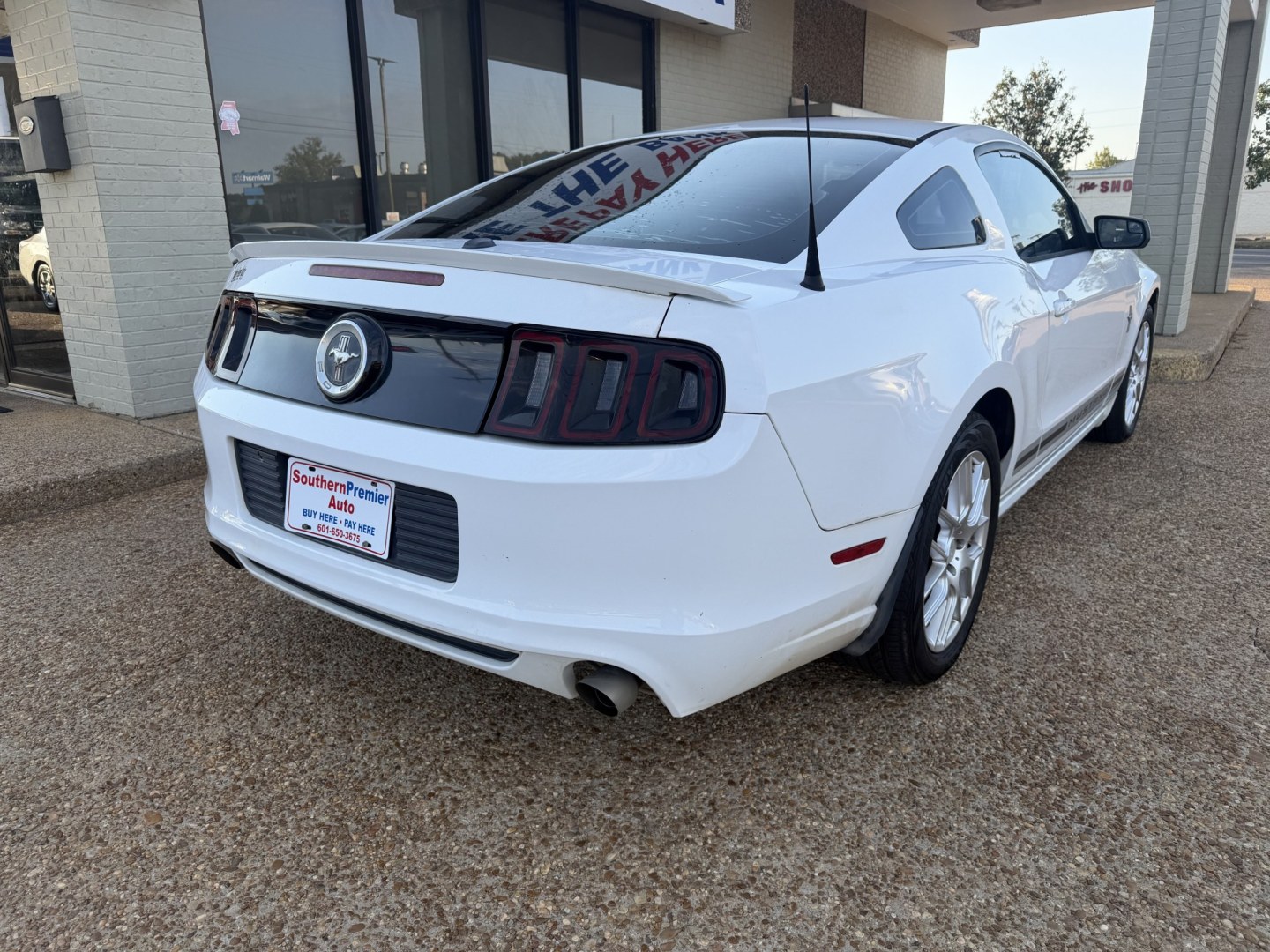 2014 WHITE FORD MUSTANG BASE (1ZVBP8AM4E5) , located at 922 W. Beacon St., Philadelphia, MS, 39350, (601) 650-3675, 32.770447, -89.127151- Photo#5