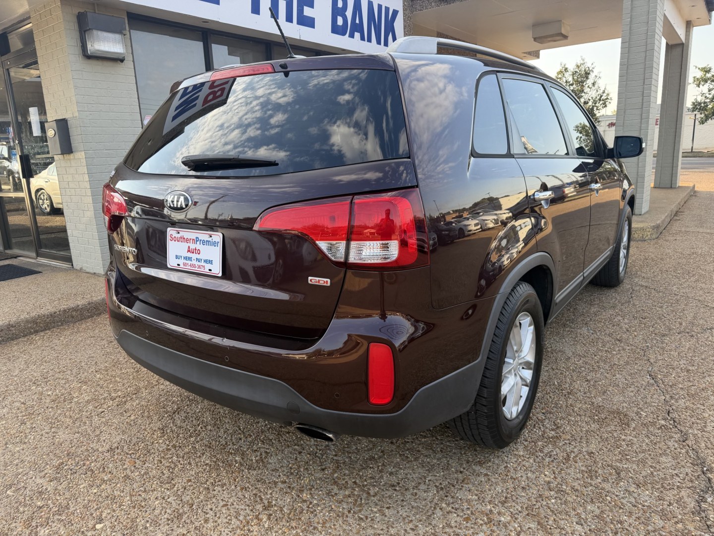 2015 BURGUNDY KIA SORENTO LX (5XYKT4A62FG) , located at 922 W. Beacon St., Philadelphia, MS, 39350, (601) 650-3675, 32.770447, -89.127151- Photo#5