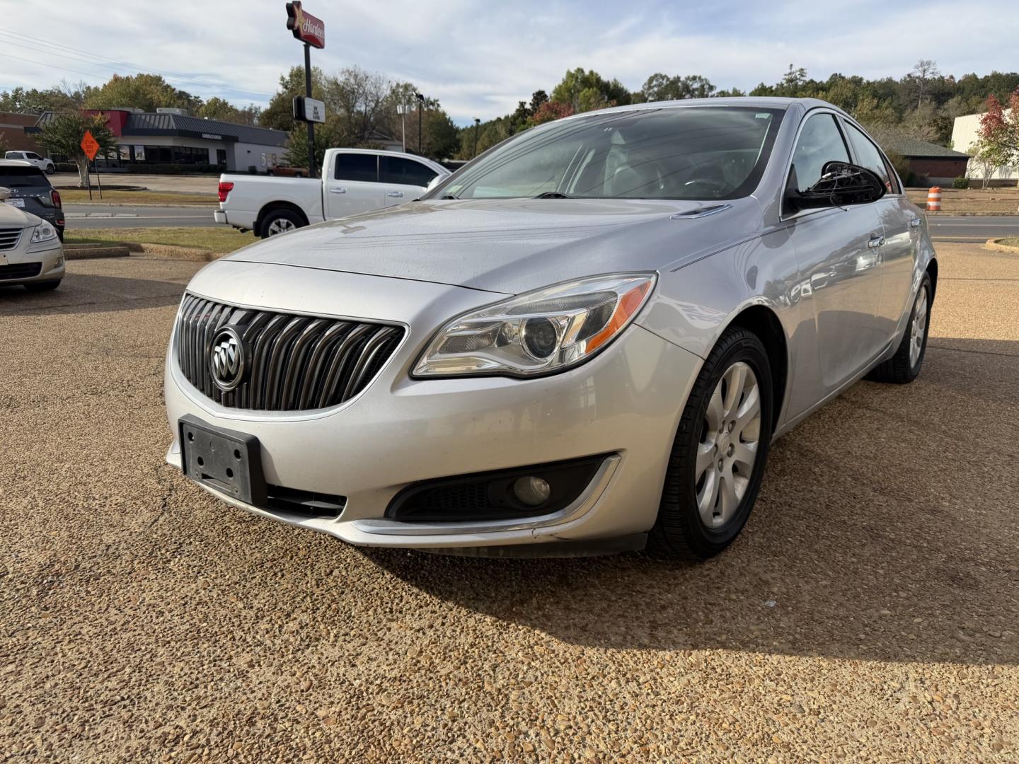 2014 SILVER BUICK REGAL (2G4GM5ER0E9) , located at 922 W. Beacon St., Philadelphia, MS, 39350, (601) 650-3675, 32.770447, -89.127151- Photo#2