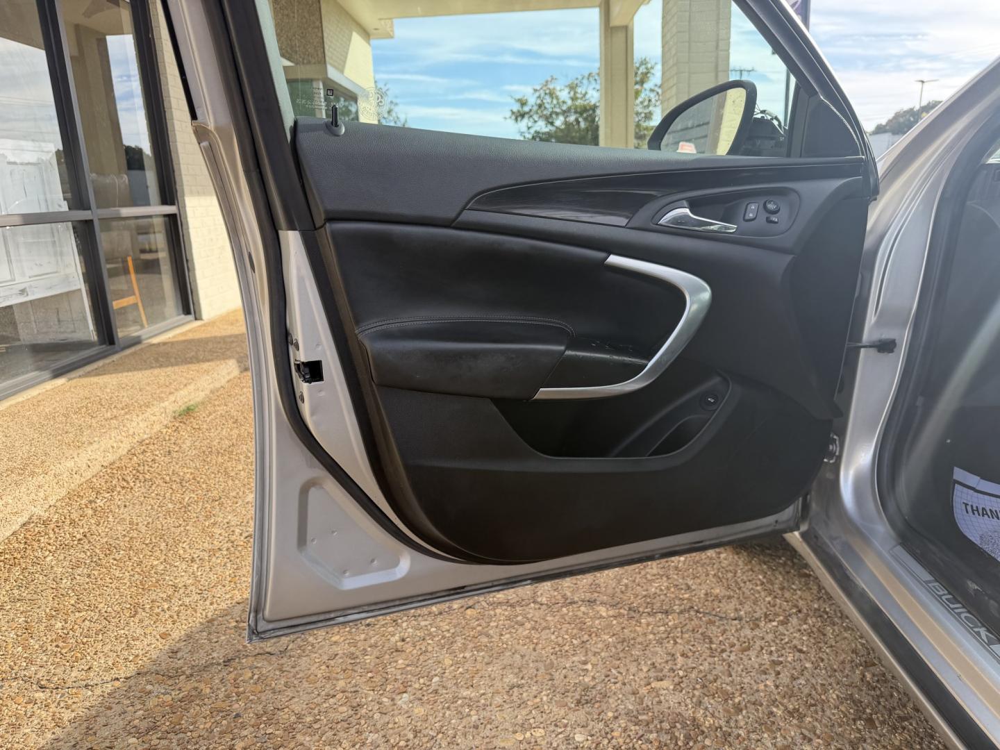 2014 SILVER BUICK REGAL (2G4GM5ER0E9) , located at 922 W. Beacon St., Philadelphia, MS, 39350, (601) 650-3675, 32.770447, -89.127151- Photo#8