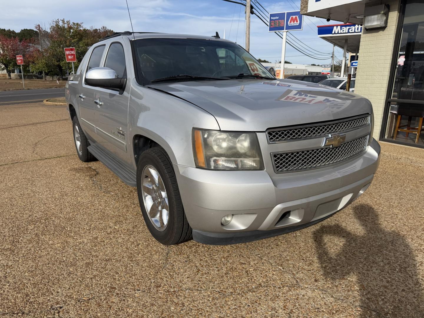 2011 SILVER CHEVROLET AVALANCHE LT (3GNMCFE08BG) , located at 922 W. Beacon St., Philadelphia, MS, 39350, (601) 650-3675, 32.770447, -89.127151- Photo#0